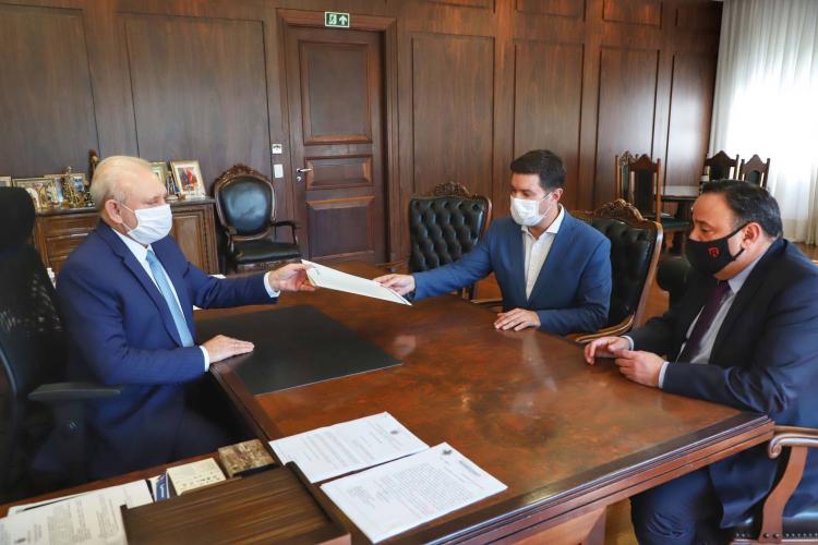 Governo propõe R$ 100 milhões para compra de vacina contra o coronavírus