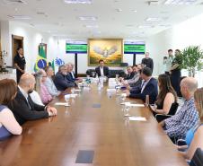 O governador Carlos Massa Ratinho Junior e o diretor presidente da Paranaprevidência, Felipe Vidigal, assinaram o termo de concessão da Certificação Institucional do nível III do programa federal nesta terça-feira (12).