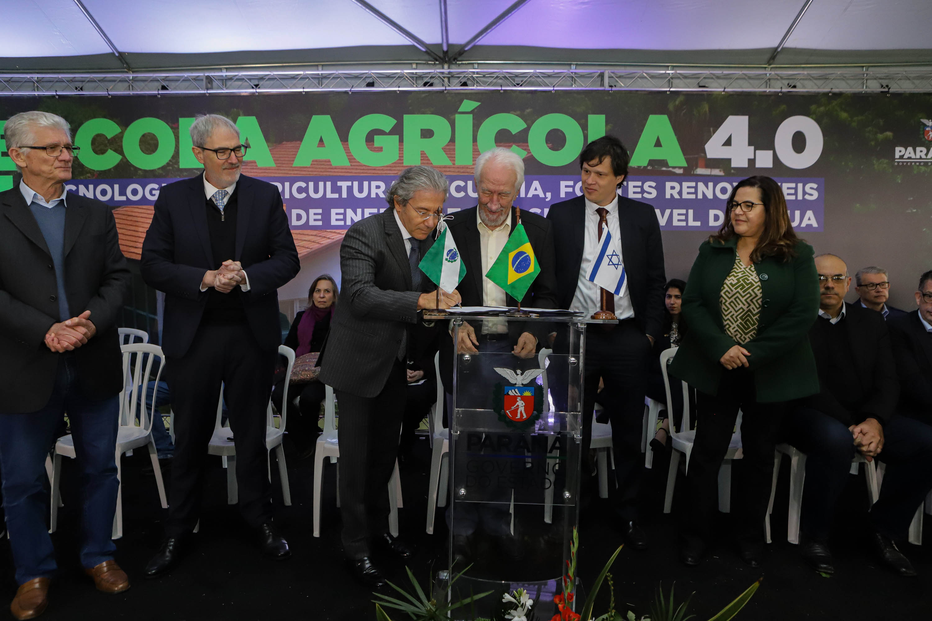 Pinhais, 01 de novembro de 2022 - Evento de entrega de veículos, benfeitorias e formalização de parceria com o governo israelense que aconteceu no Colégio Agricola Nilton Freire Maia.
