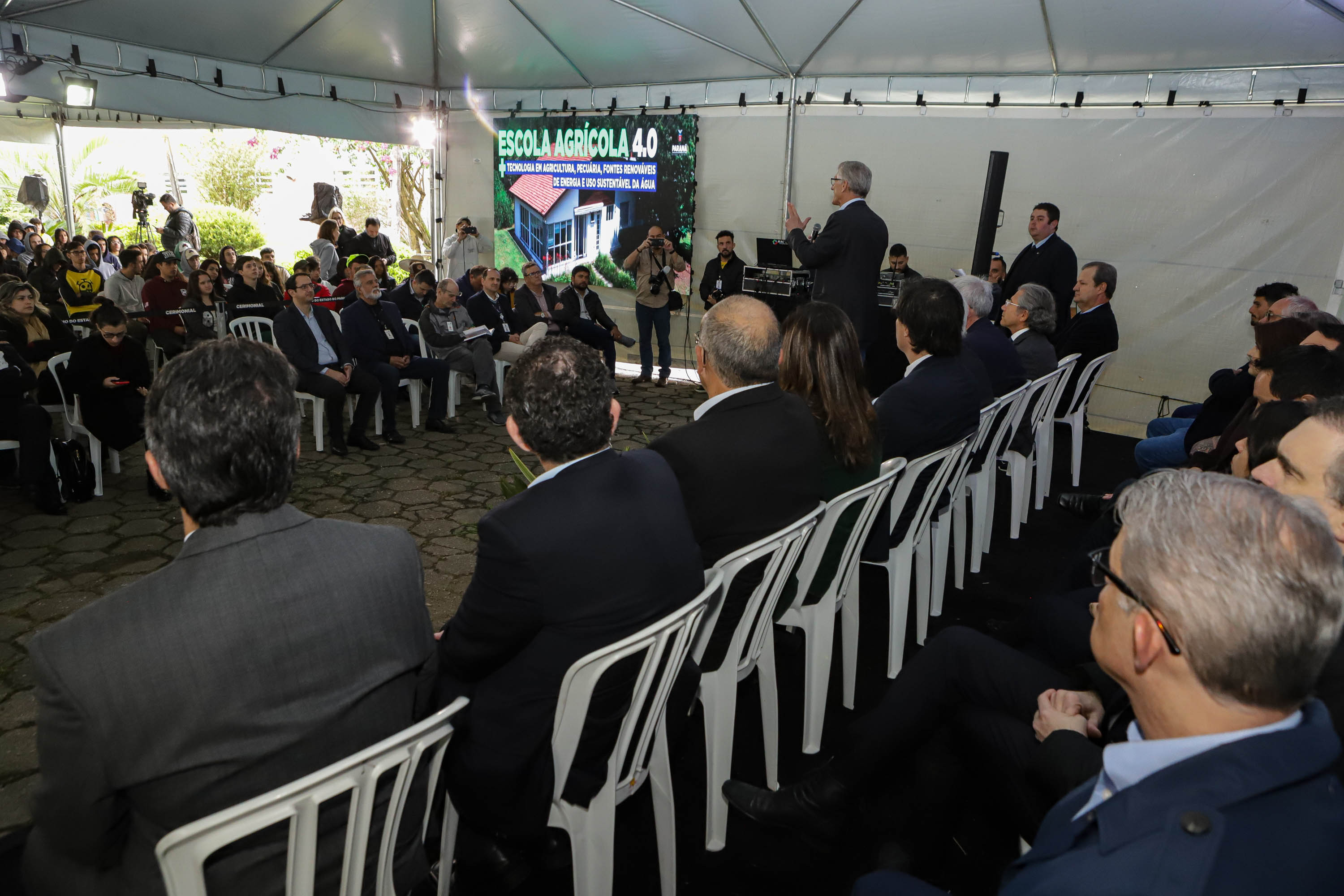 Pinhais, 01 de novembro de 2022 - Evento de entrega de veículos, benfeitorias e formalização de parceria com o governo israelense que aconteceu no Colégio Agricola Nilton Freire Maia.