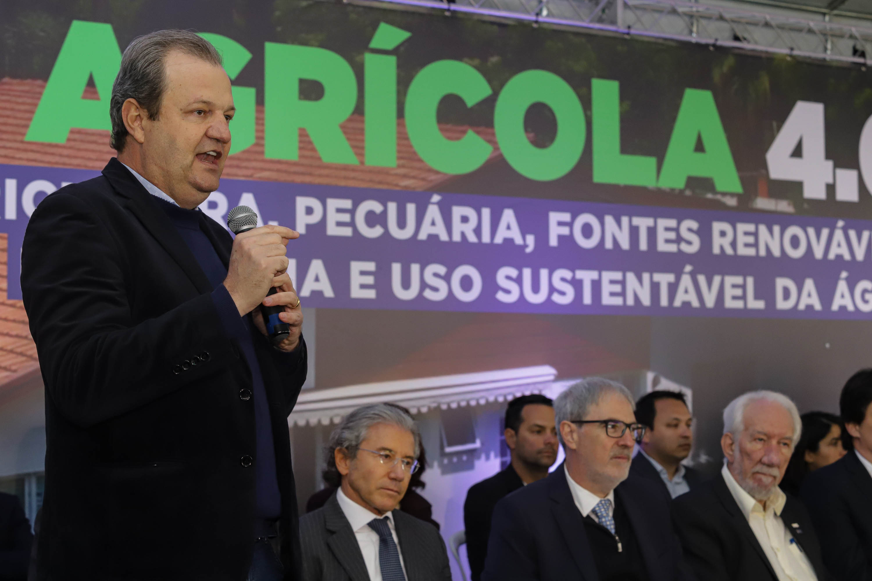 Pinhais, 01 de novembro de 2022 - Evento de entrega de veículos, benfeitorias e formalização de parceria com o governo israelense que aconteceu no Colégio Agricola Nilton Freire Maia.