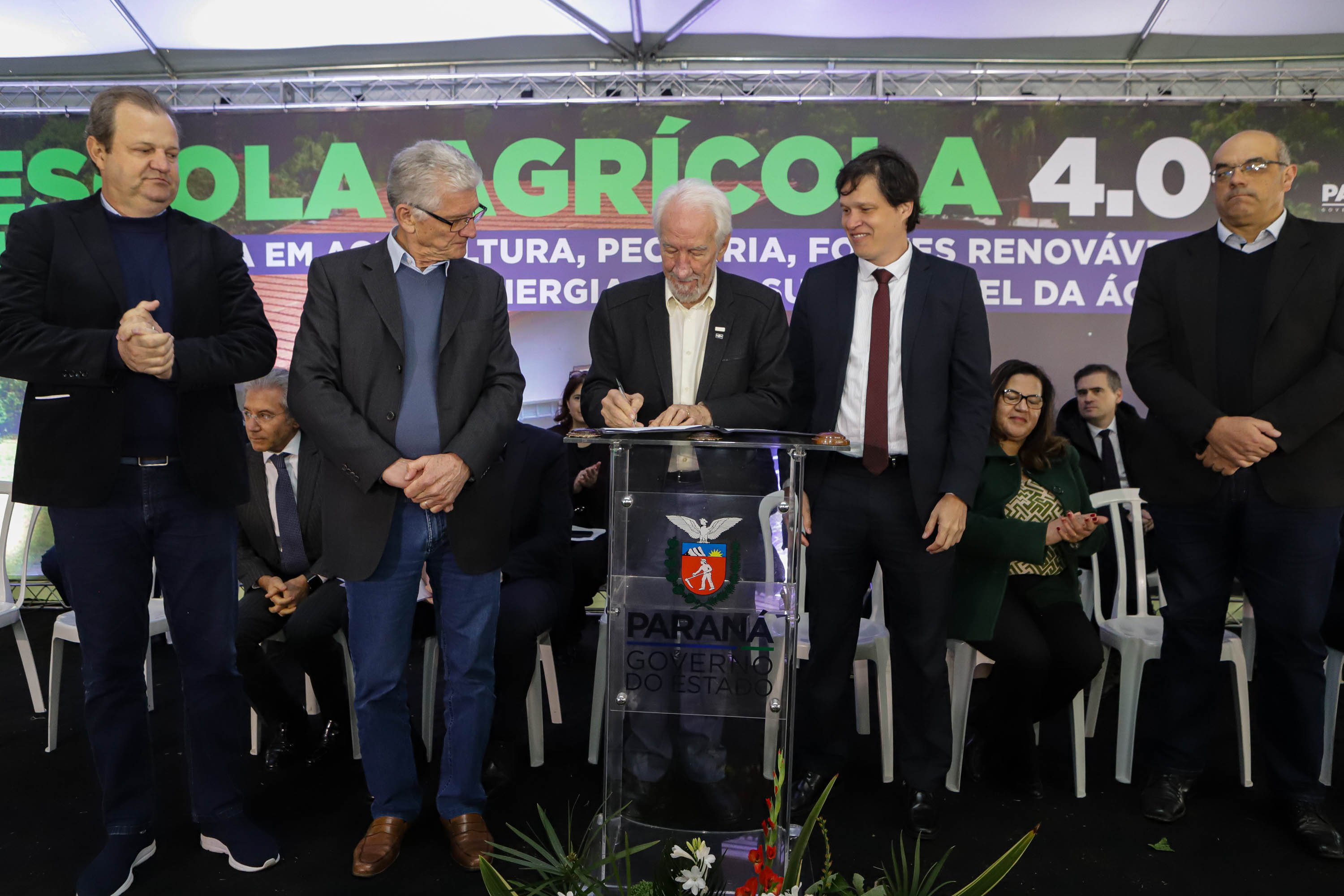 Pinhais, 01 de novembro de 2022 - Evento de entrega de veículos, benfeitorias e formalização de parceria com o governo israelense que aconteceu no Colégio Agricola Nilton Freire Maia.
