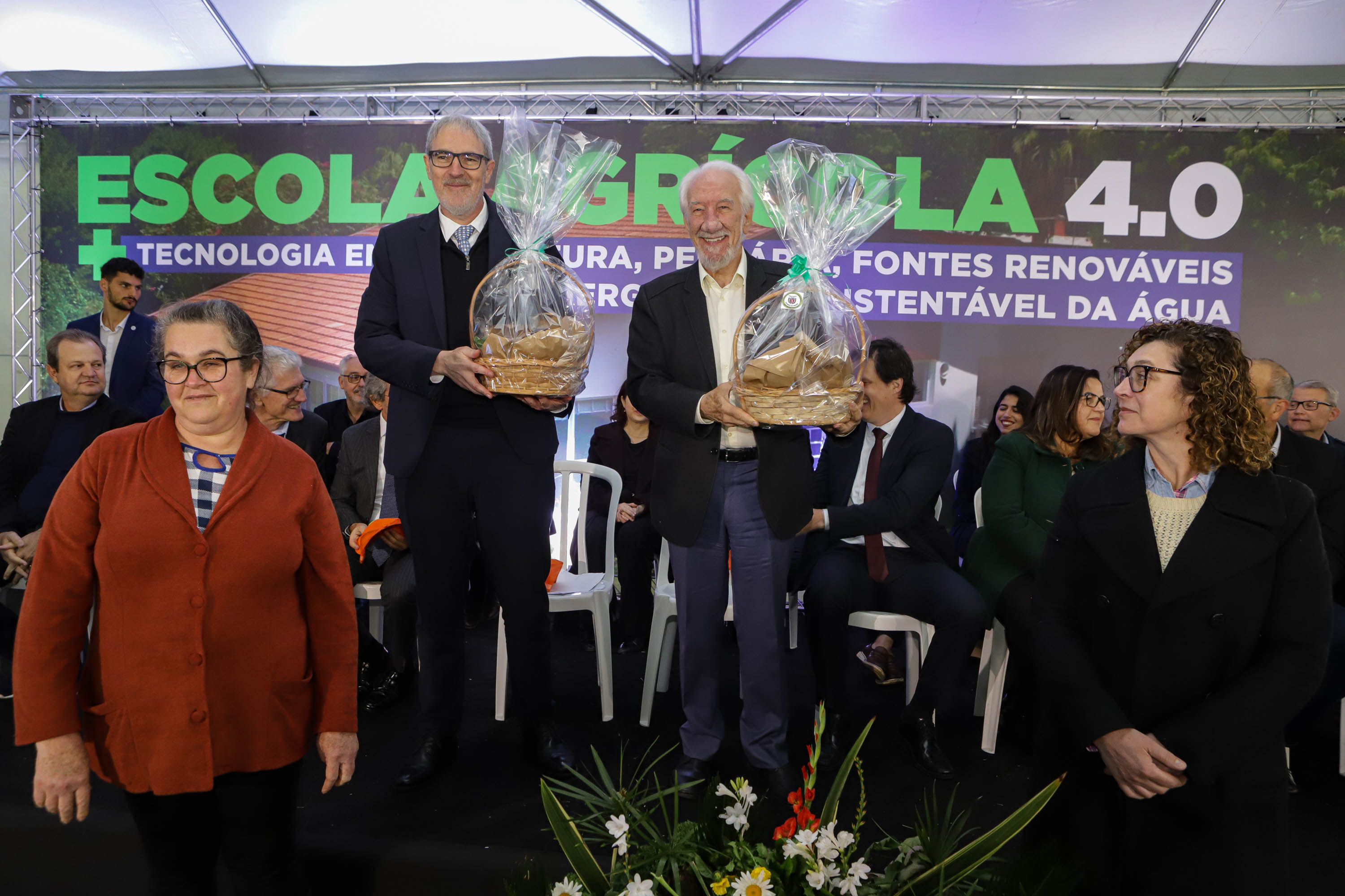 Pinhais, 01 de novembro de 2022 - Evento de entrega de veículos, benfeitorias e formalização de parceria com o governo israelense que aconteceu no Colégio Agricola Nilton Freire Maia.