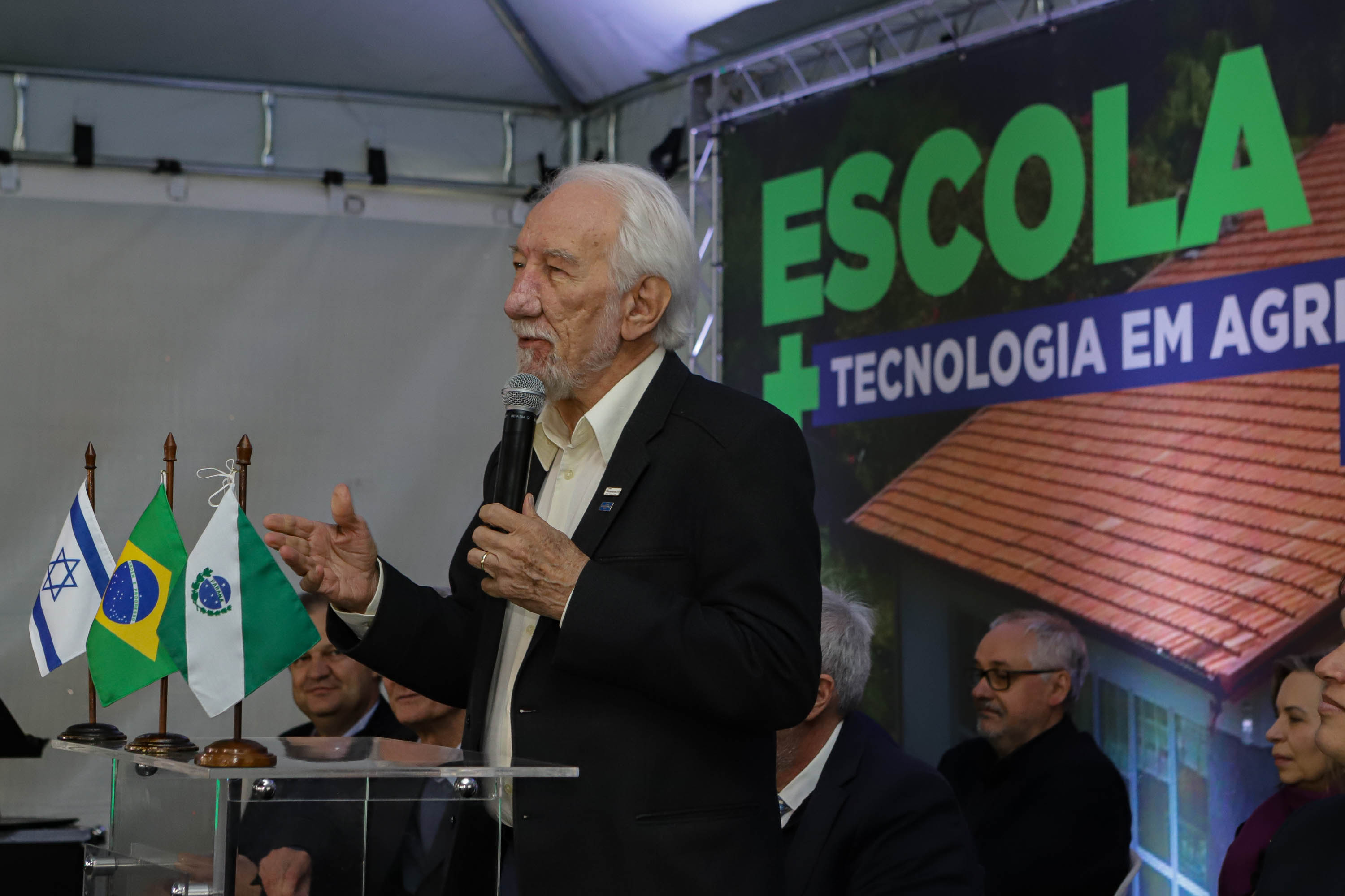 Pinhais, 01 de novembro de 2022 - Evento de entrega de veículos, benfeitorias e formalização de parceria com o governo israelense que aconteceu no Colégio Agricola Nilton Freire Maia.