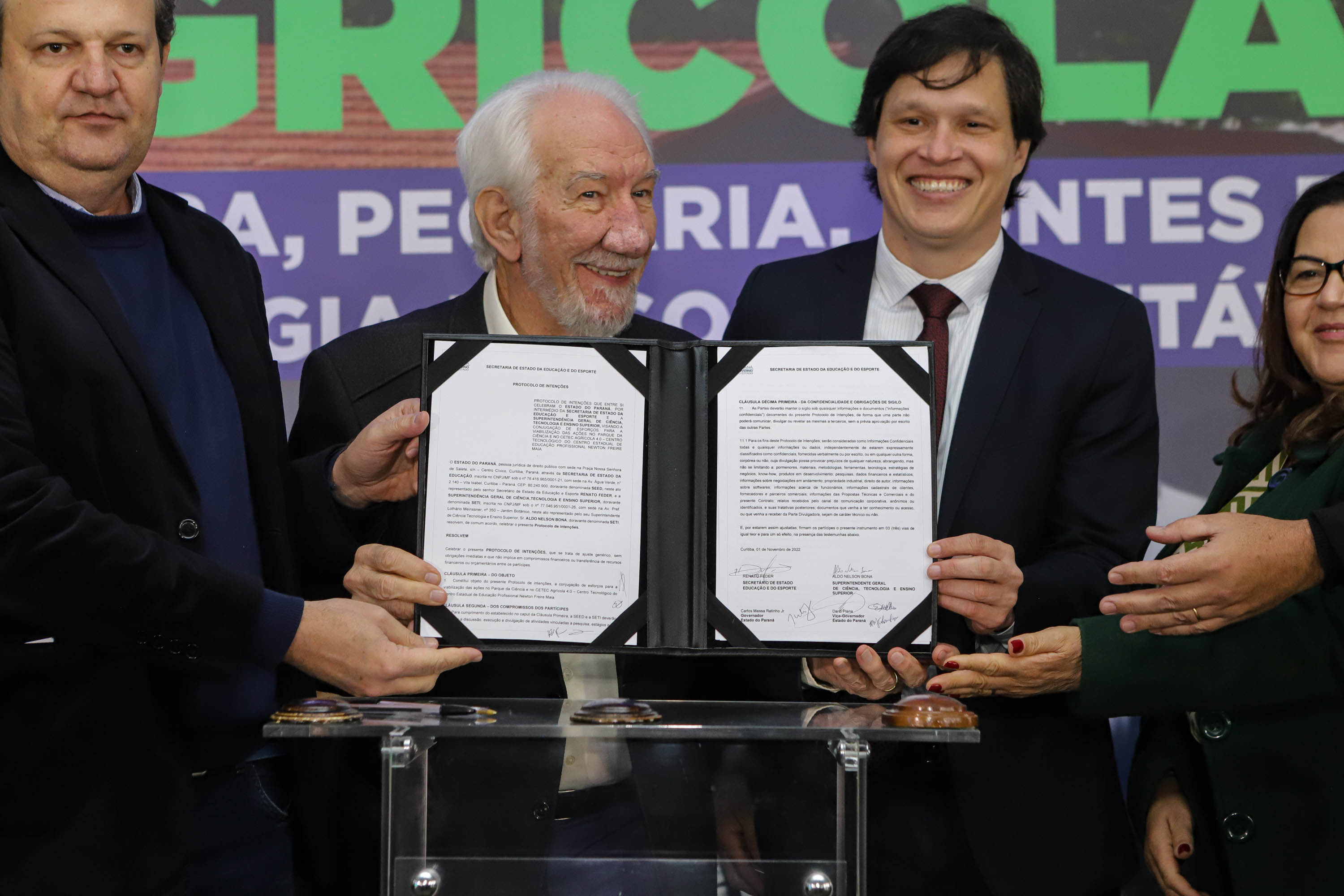 Pinhais, 01 de novembro de 2022 - Evento de entrega de veículos, benfeitorias e formalização de parceria com o governo israelense que aconteceu no Colégio Agricola Nilton Freire Maia.