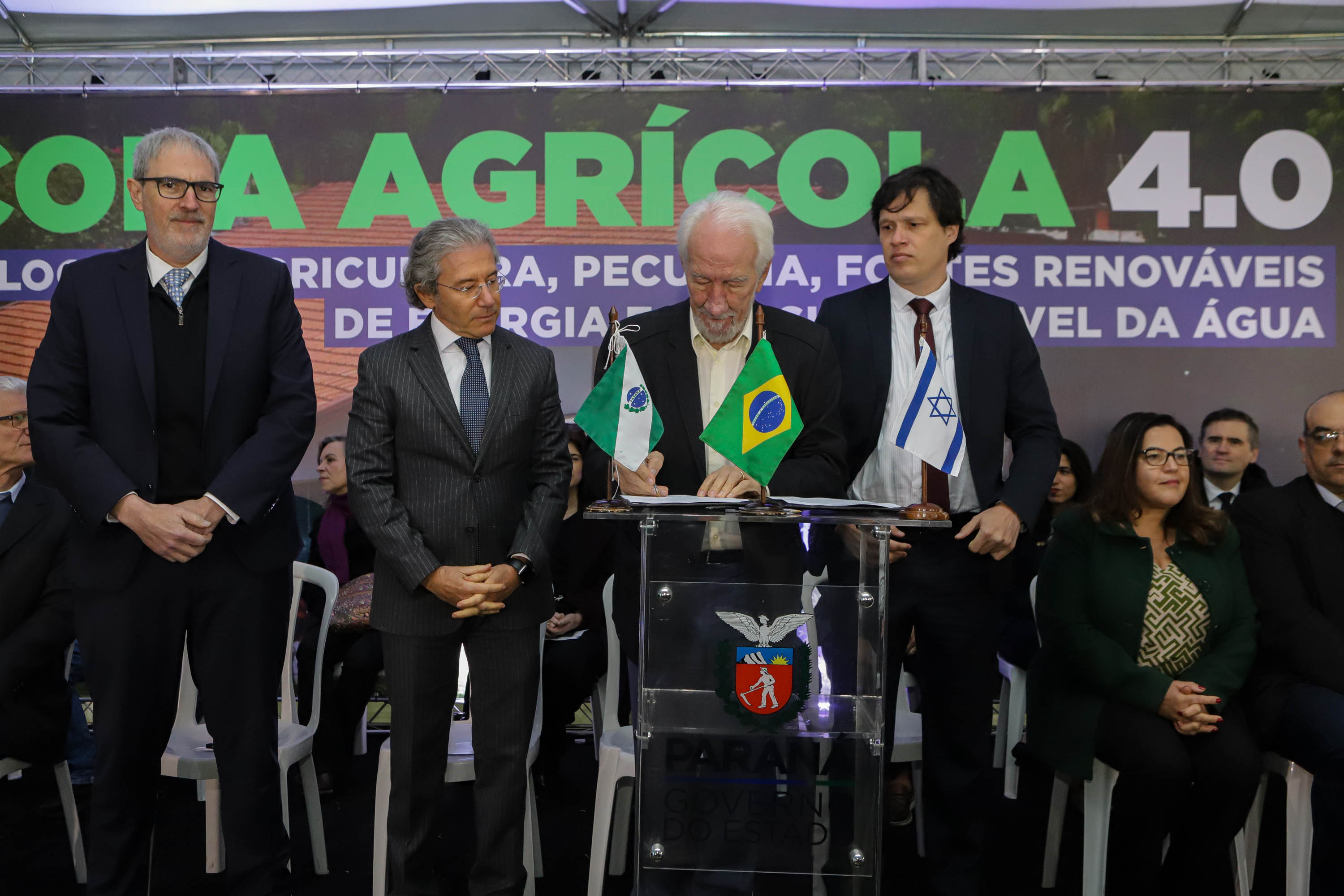 Pinhais, 01 de novembro de 2022 - Evento de entrega de veículos, benfeitorias e formalização de parceria com o governo israelense que aconteceu no Colégio Agricola Nilton Freire Maia.