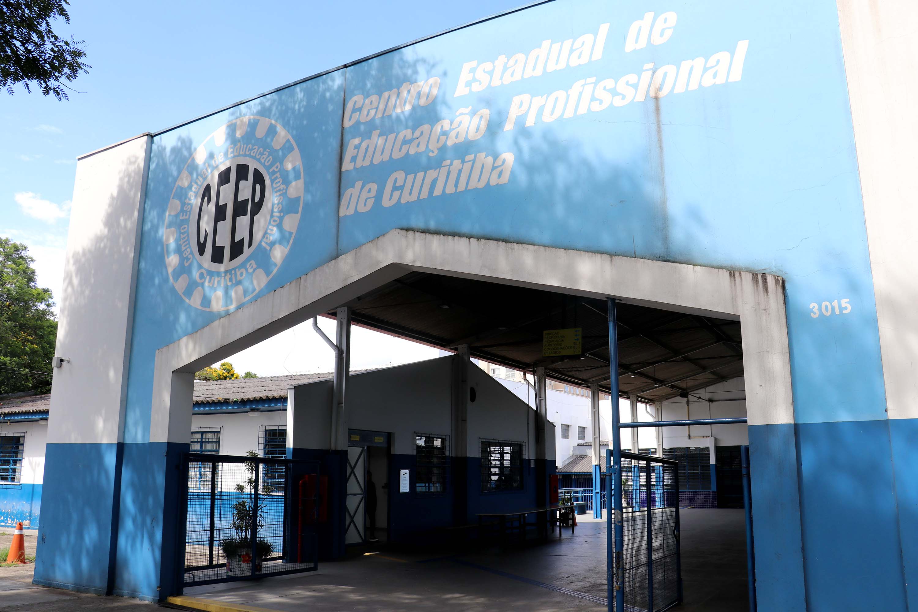 Governo inicia entrega de alimentos não perecíveis para merenda em 2,1 mil escolas