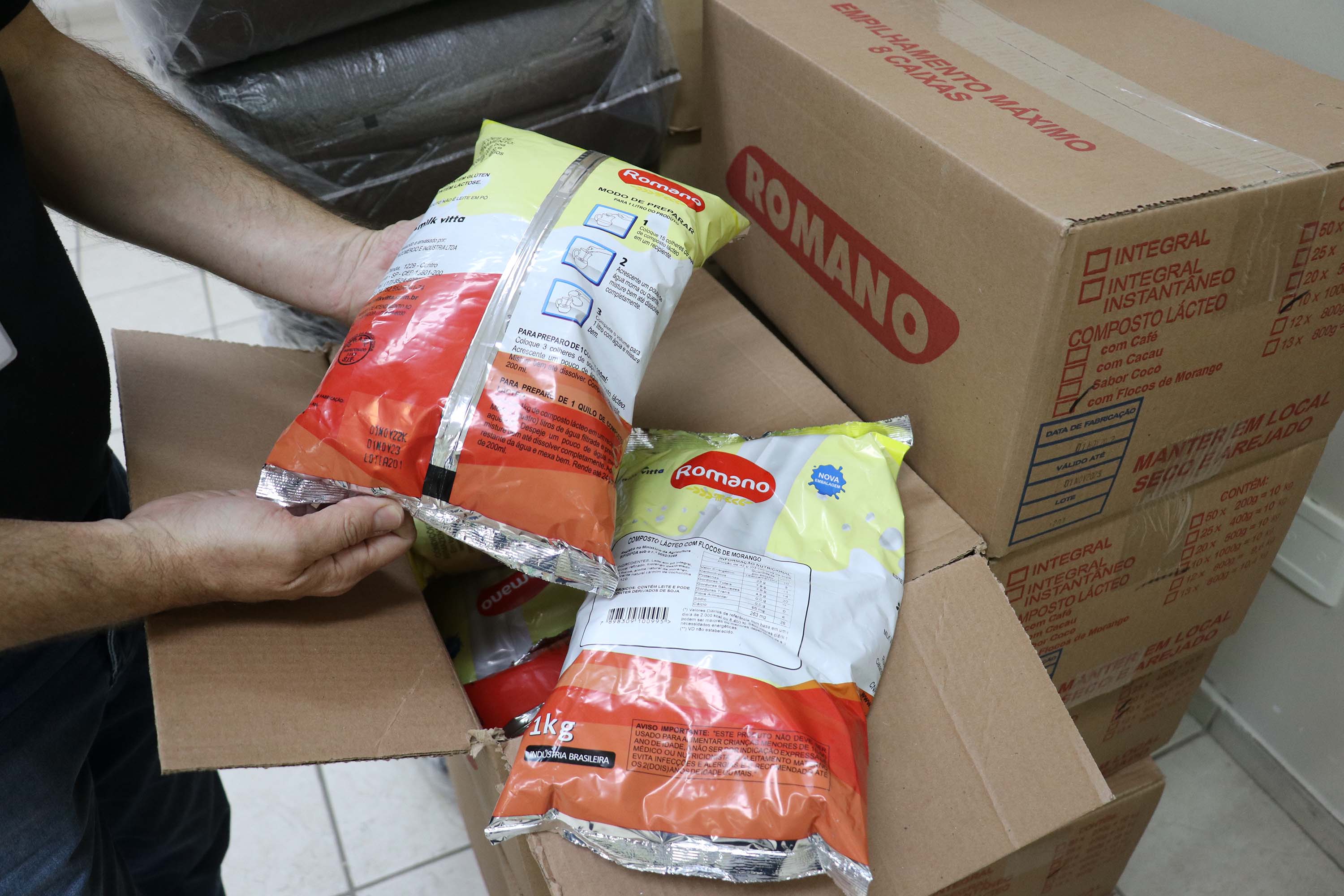 Governo inicia entrega de alimentos não perecíveis para merenda em 2,1 mil escolas