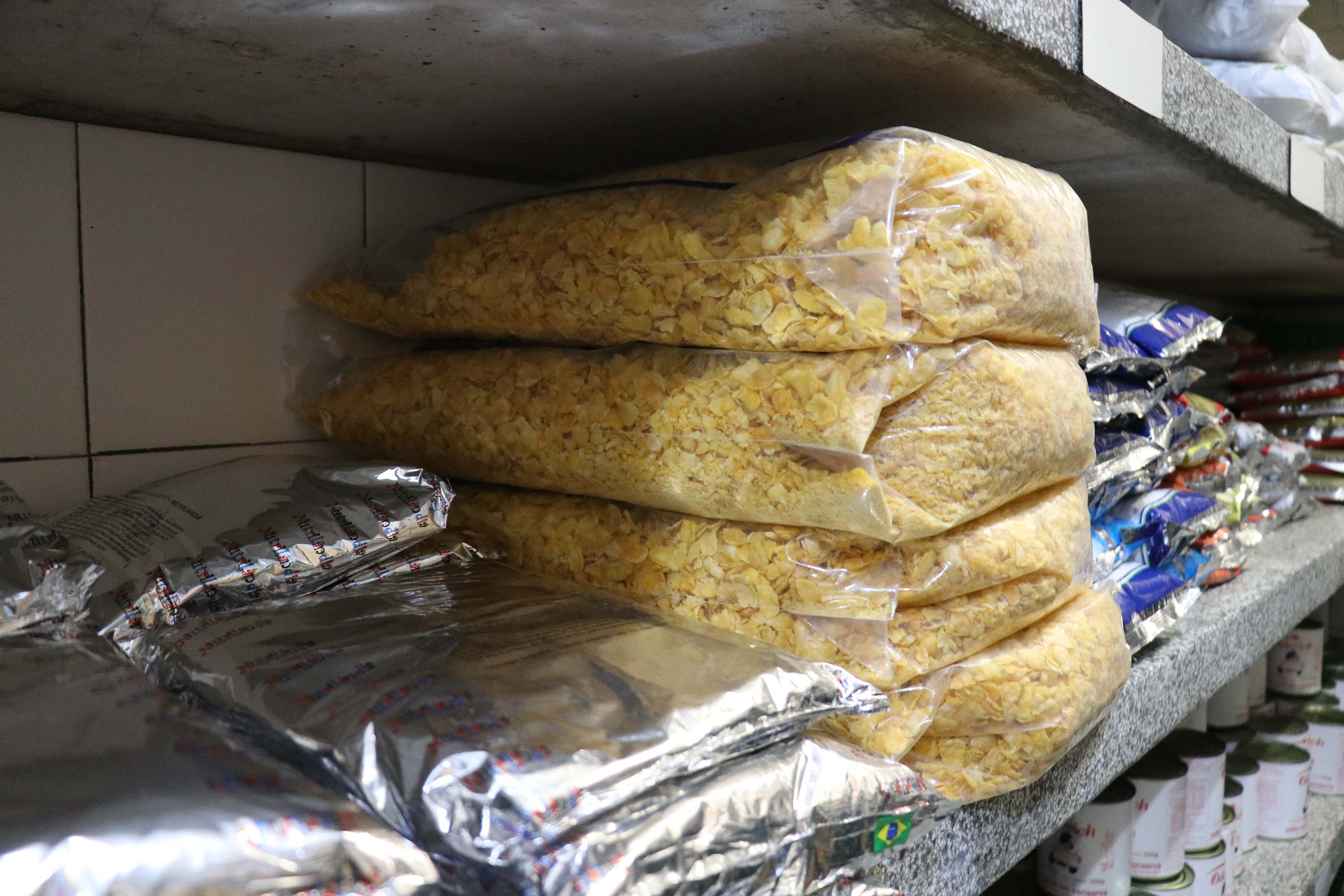 Governo inicia entrega de alimentos não perecíveis para merenda em 2,1 mil escolas