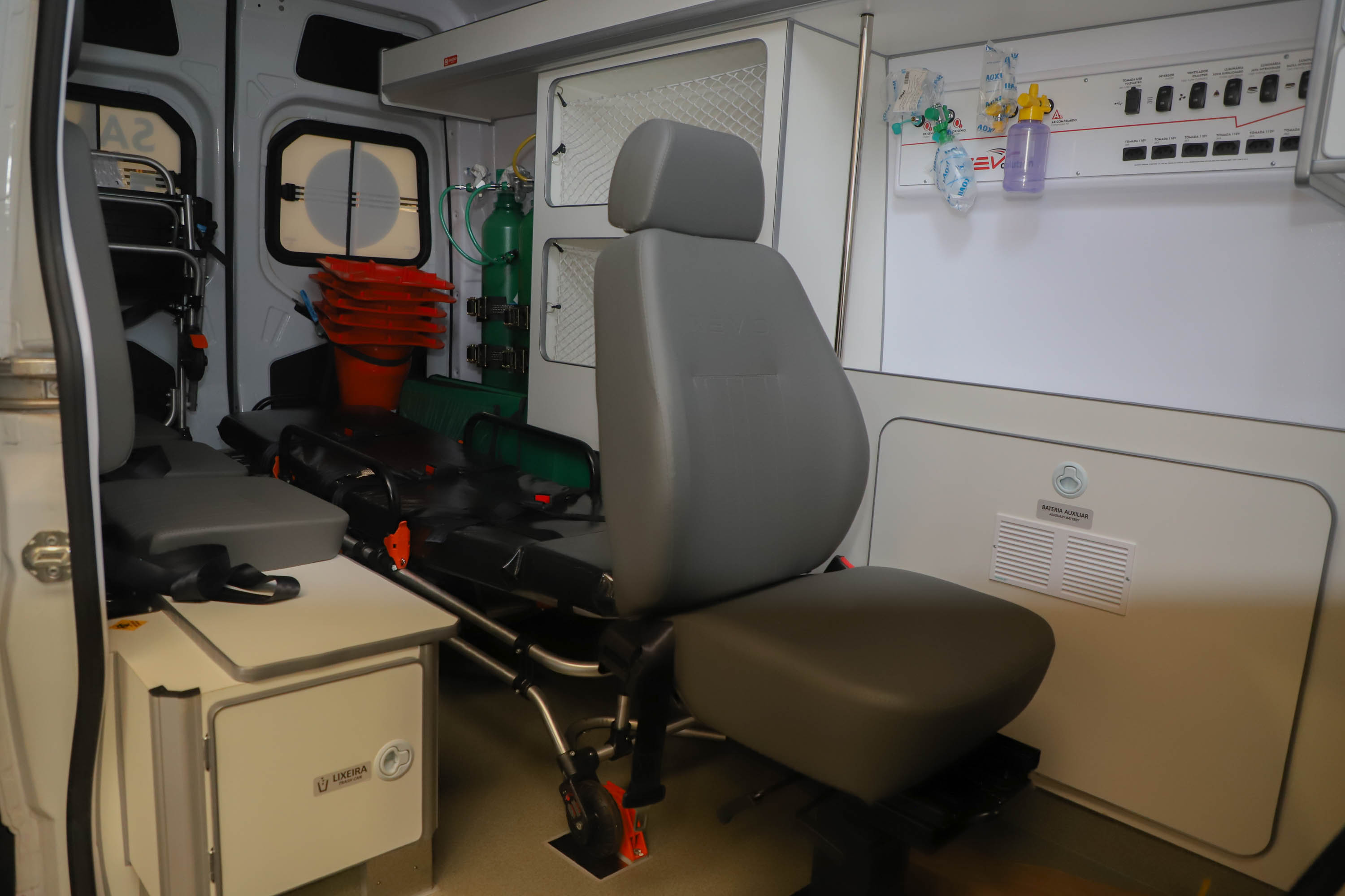 Municípios recebem ambulâncias do Samu e 93 câmaras frias para armazenamento de vacinas