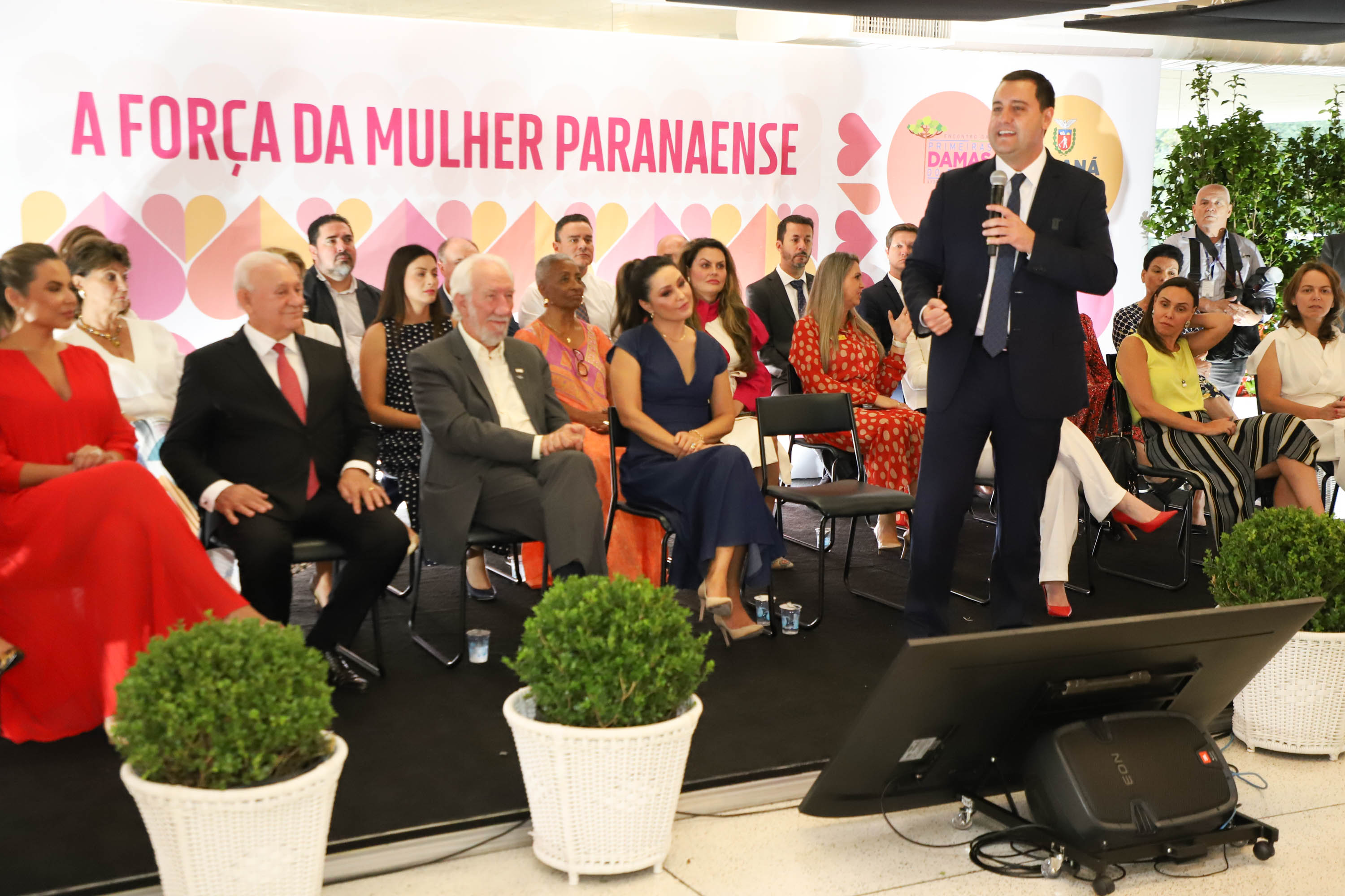 Ratinho Junior anuncia pacote de ações para proteção e valorização das mulheres