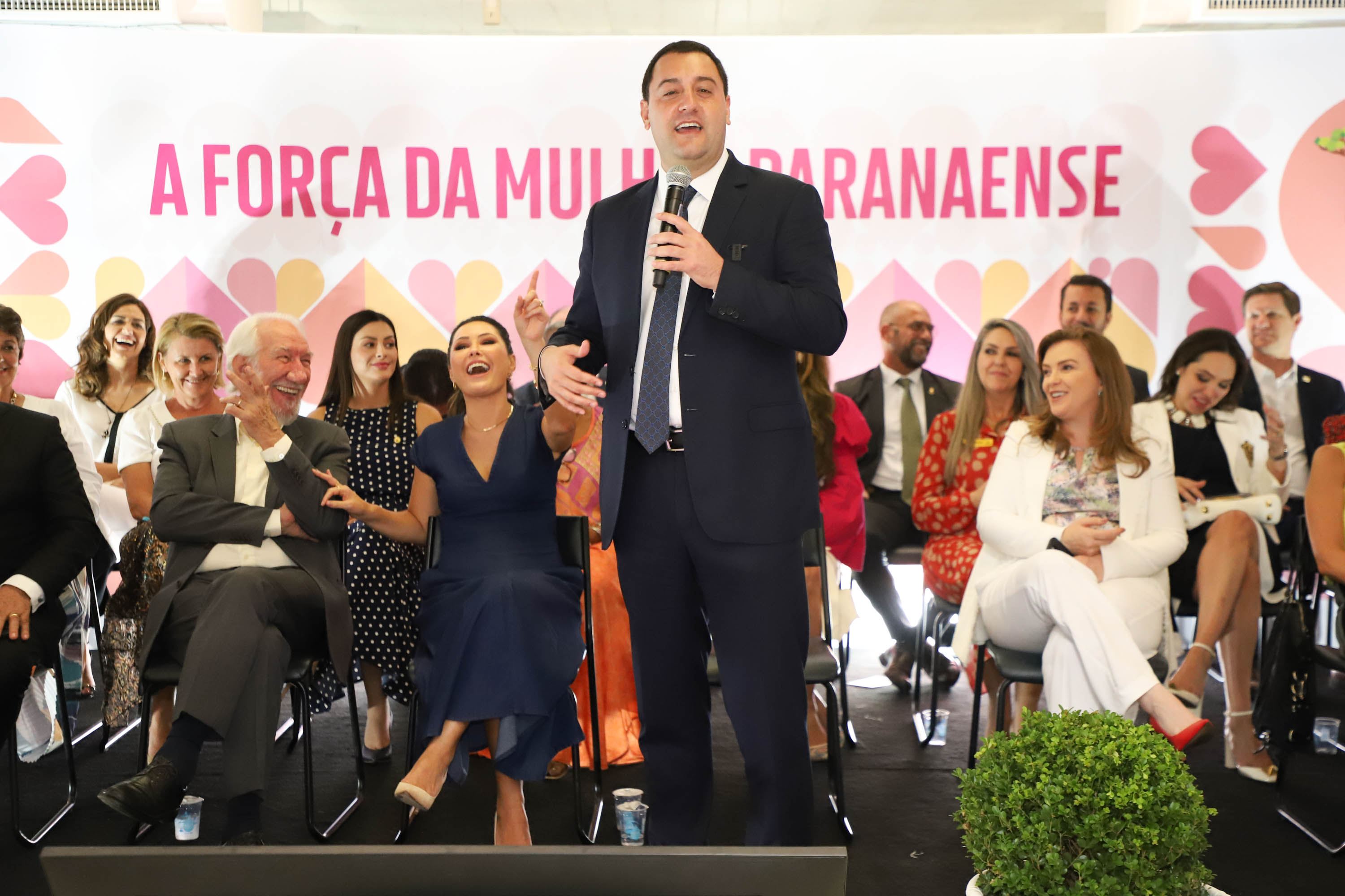 Ratinho Junior anuncia pacote de ações para proteção e valorização das mulheres