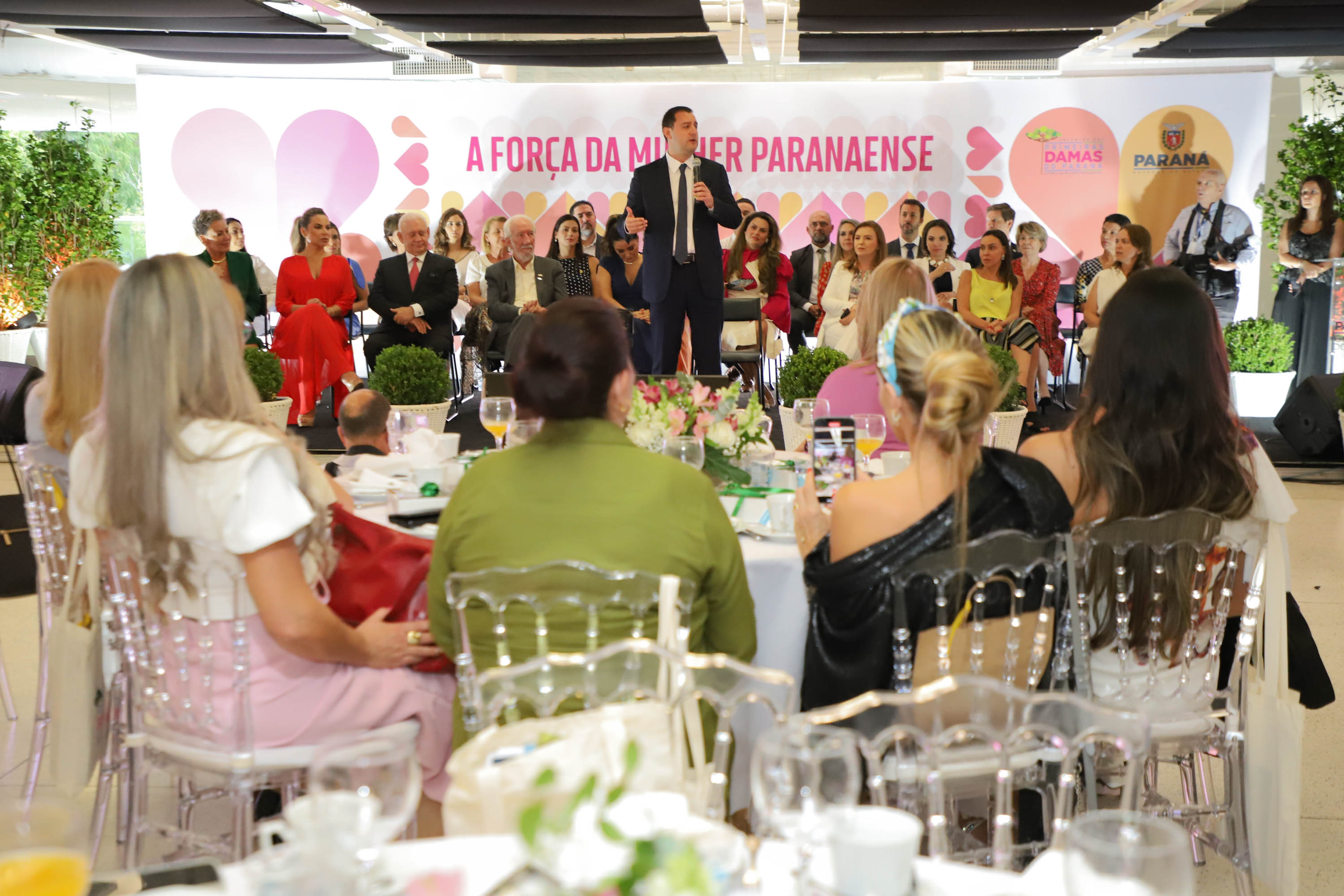 Ratinho Junior anuncia pacote de ações para proteção e valorização das mulheres