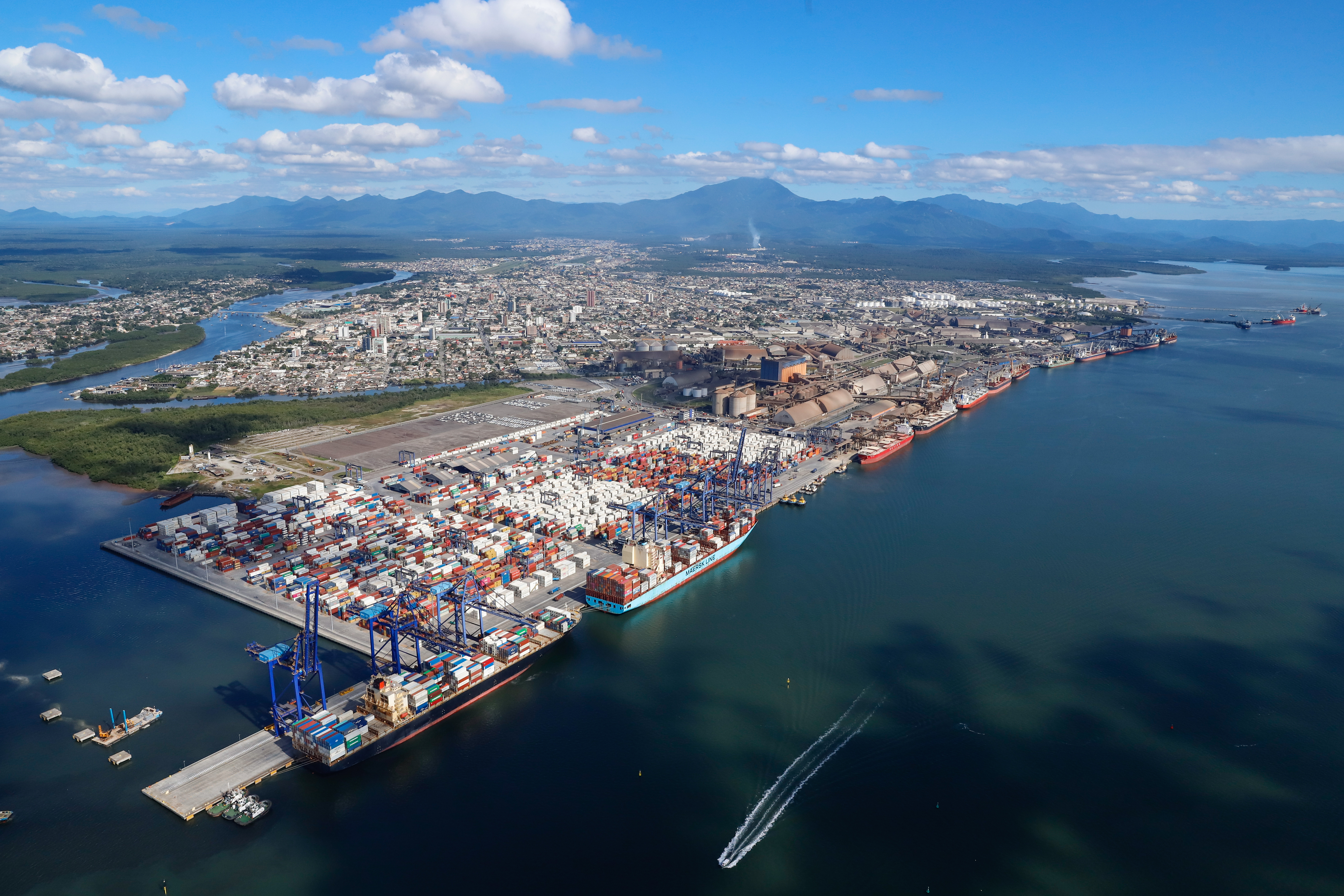 Referência no Brasil, Porto de Paranaguá celebra 88 anos com foco no futuro