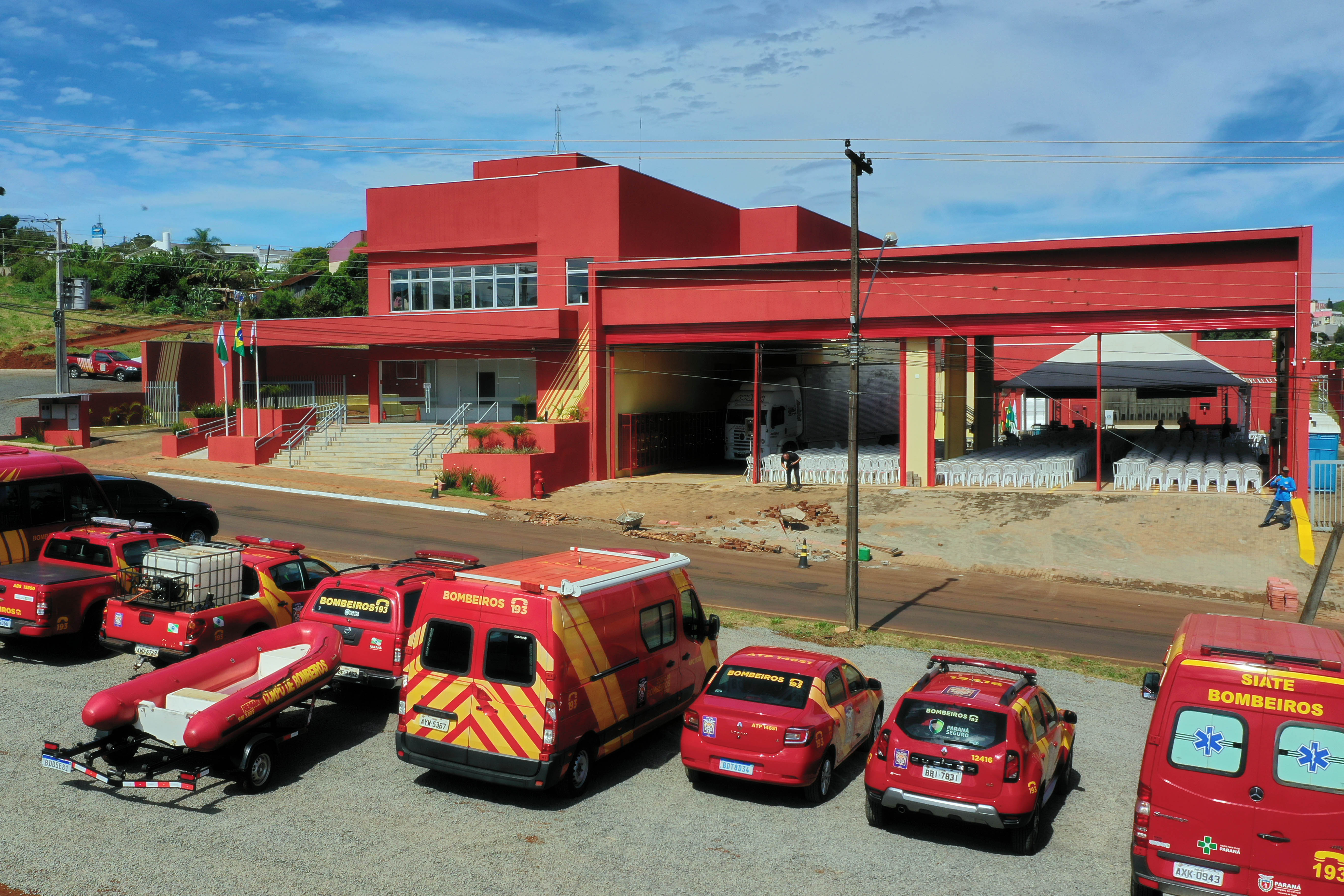 Atualmente, trabalham no local 27 bombeiros, sendo 22 praças e cinco oficiais, além de 28 alunos em fase final de formação