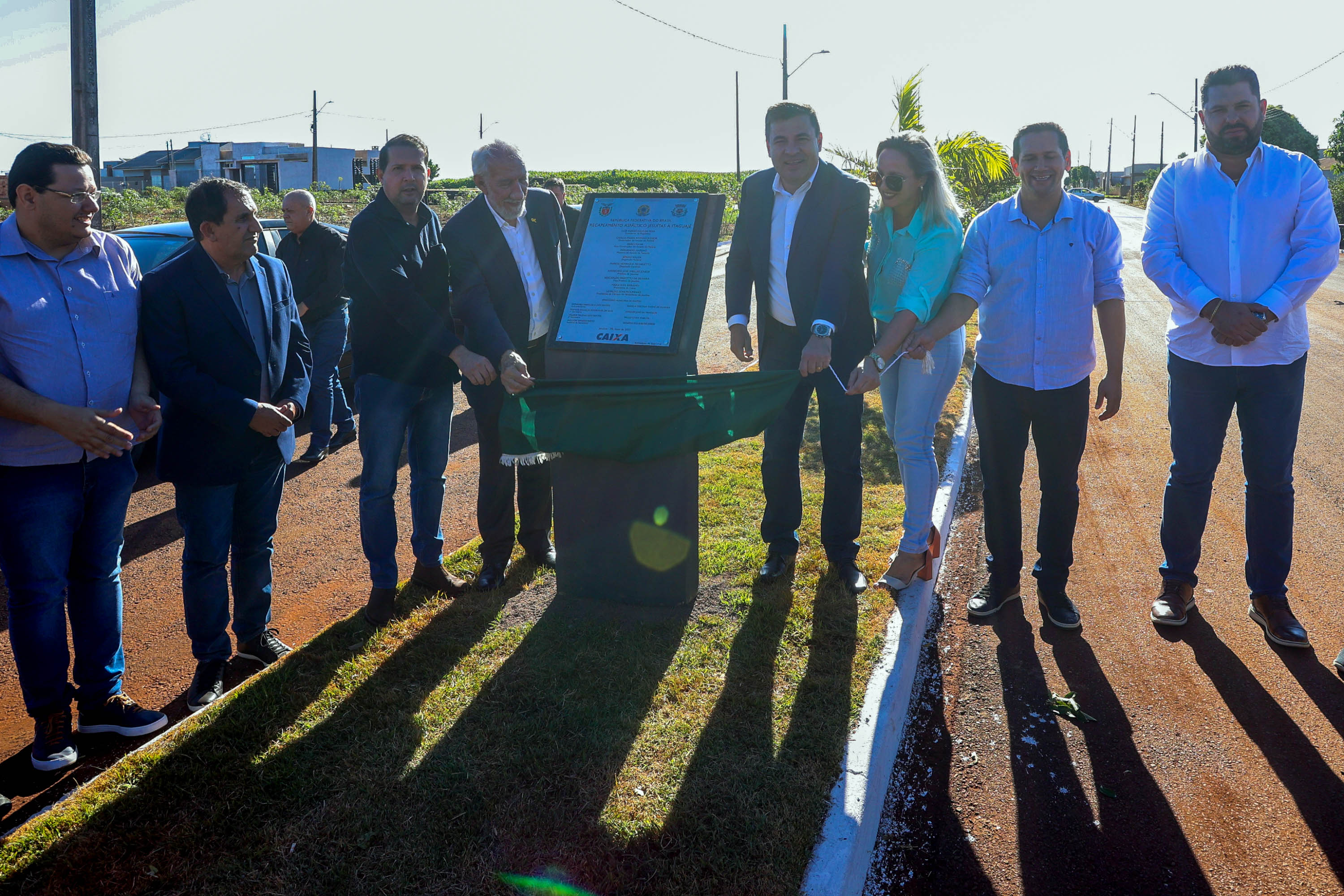 Piana inaugura obras de pavimentação, praças e anuncia novos investimentos para Jesuítas