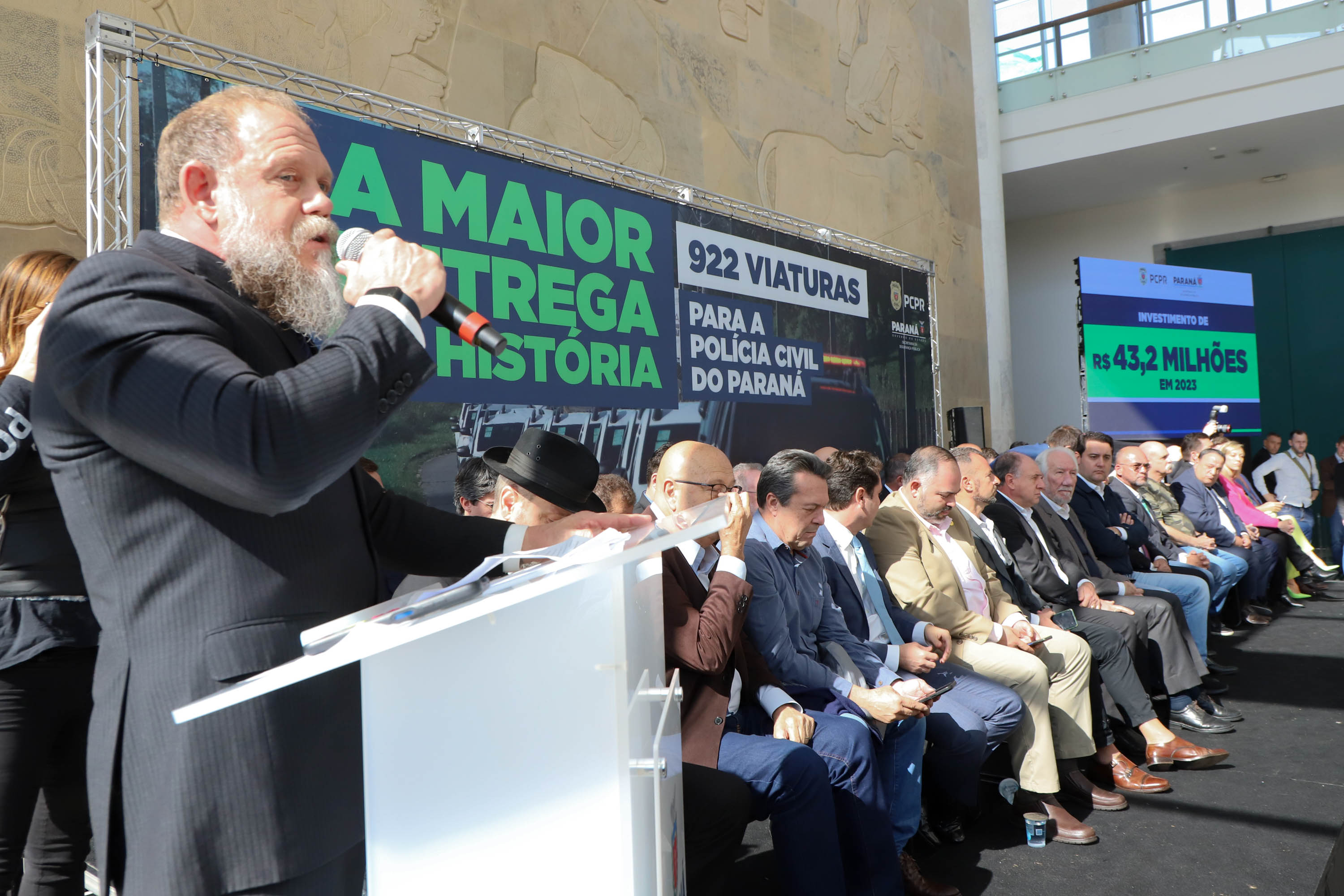 O governador Carlos Massa Ratinho Junior entregou nesta segunda-feira (5) 922 viaturas para todas as unidades da Polícia Civil do Paraná, a maior renovação de frota da história do Estado.
