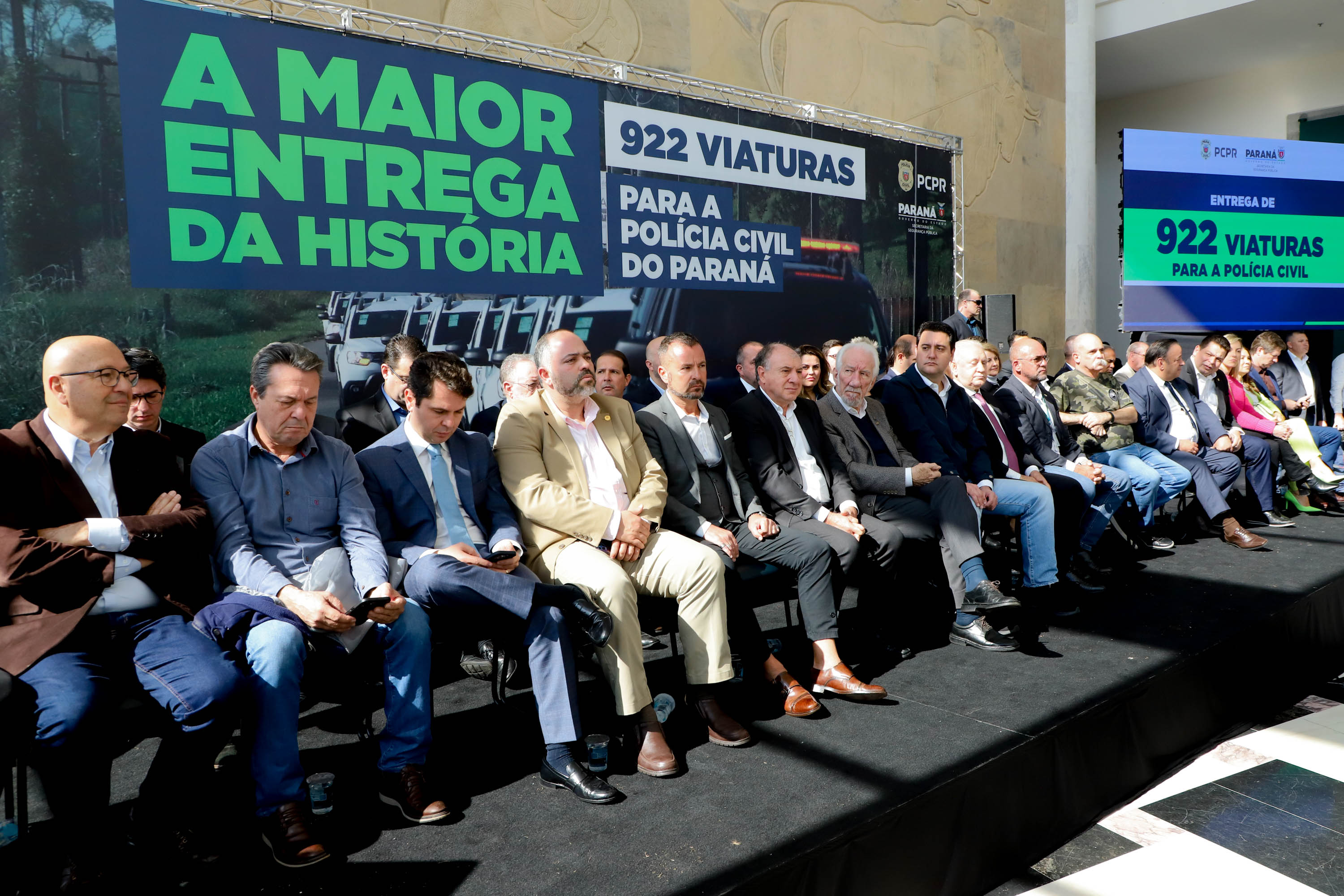 O governador Carlos Massa Ratinho Junior entregou nesta segunda-feira (5) 922 viaturas para todas as unidades da Polícia Civil do Paraná, a maior renovação de frota da história do Estado.