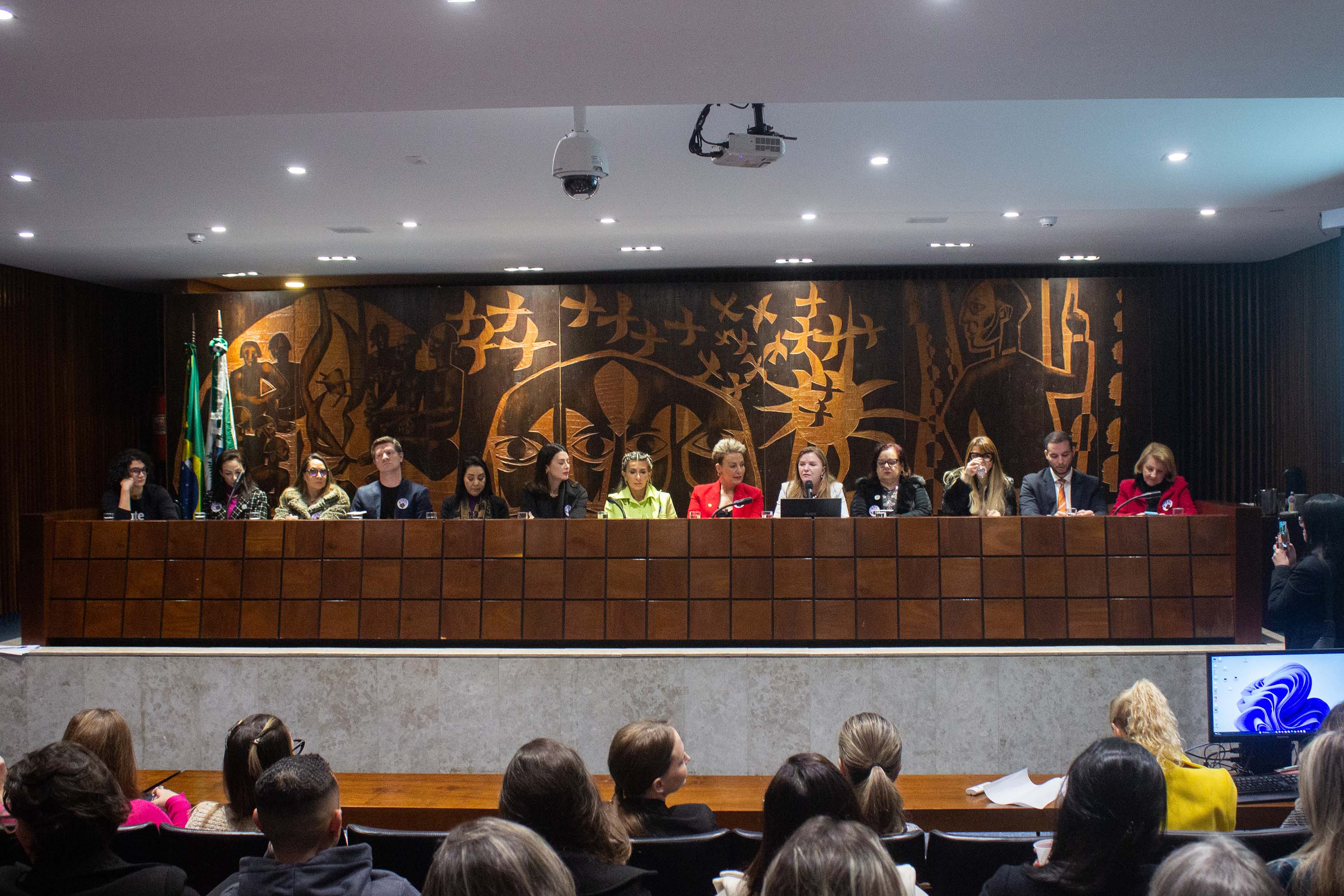 a conscientização, Estado lança campanha estadual de combate ao feminicídio