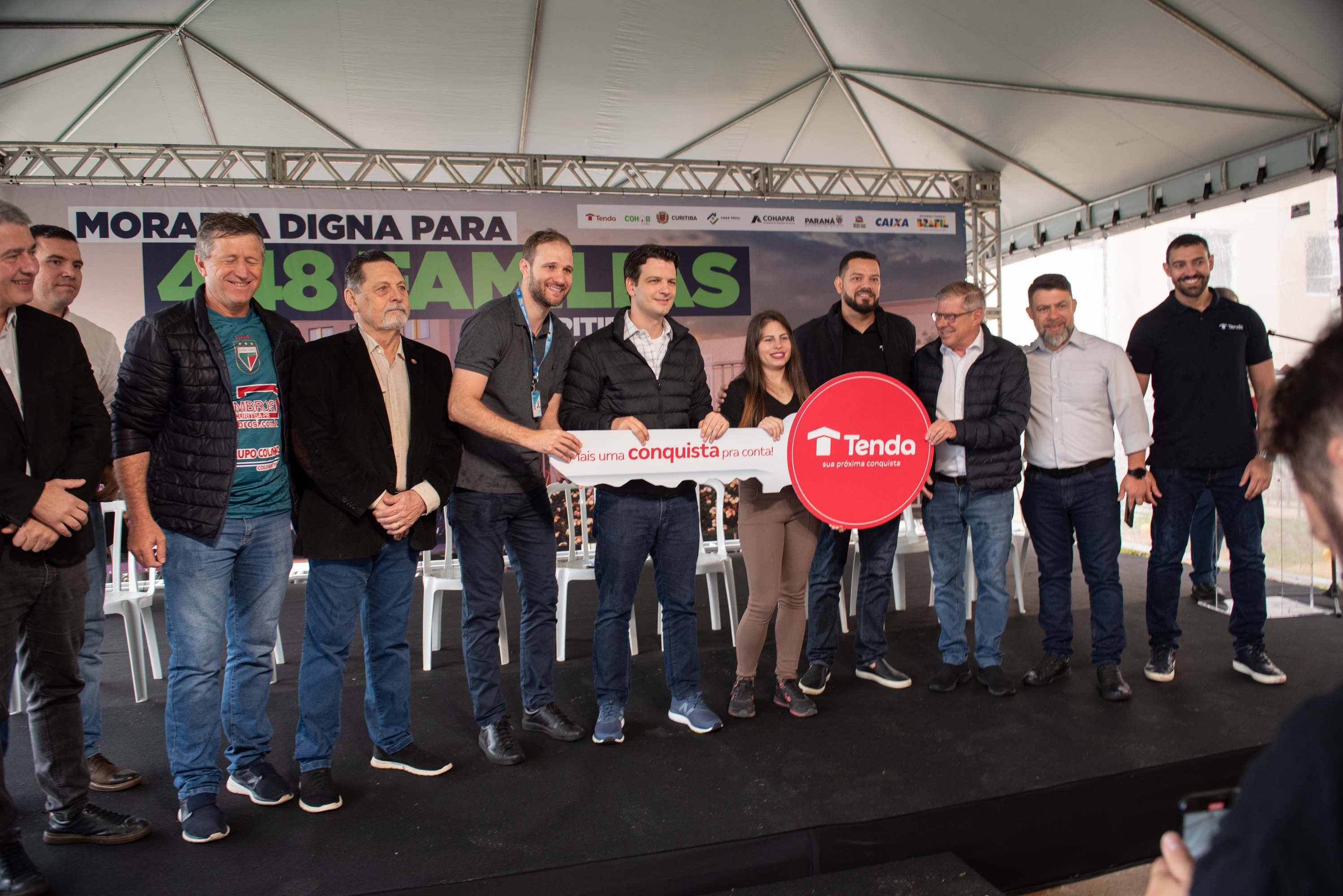 Com subsídios do Estado para entrada, 448 famílias recebem a casa própria em Curitiba