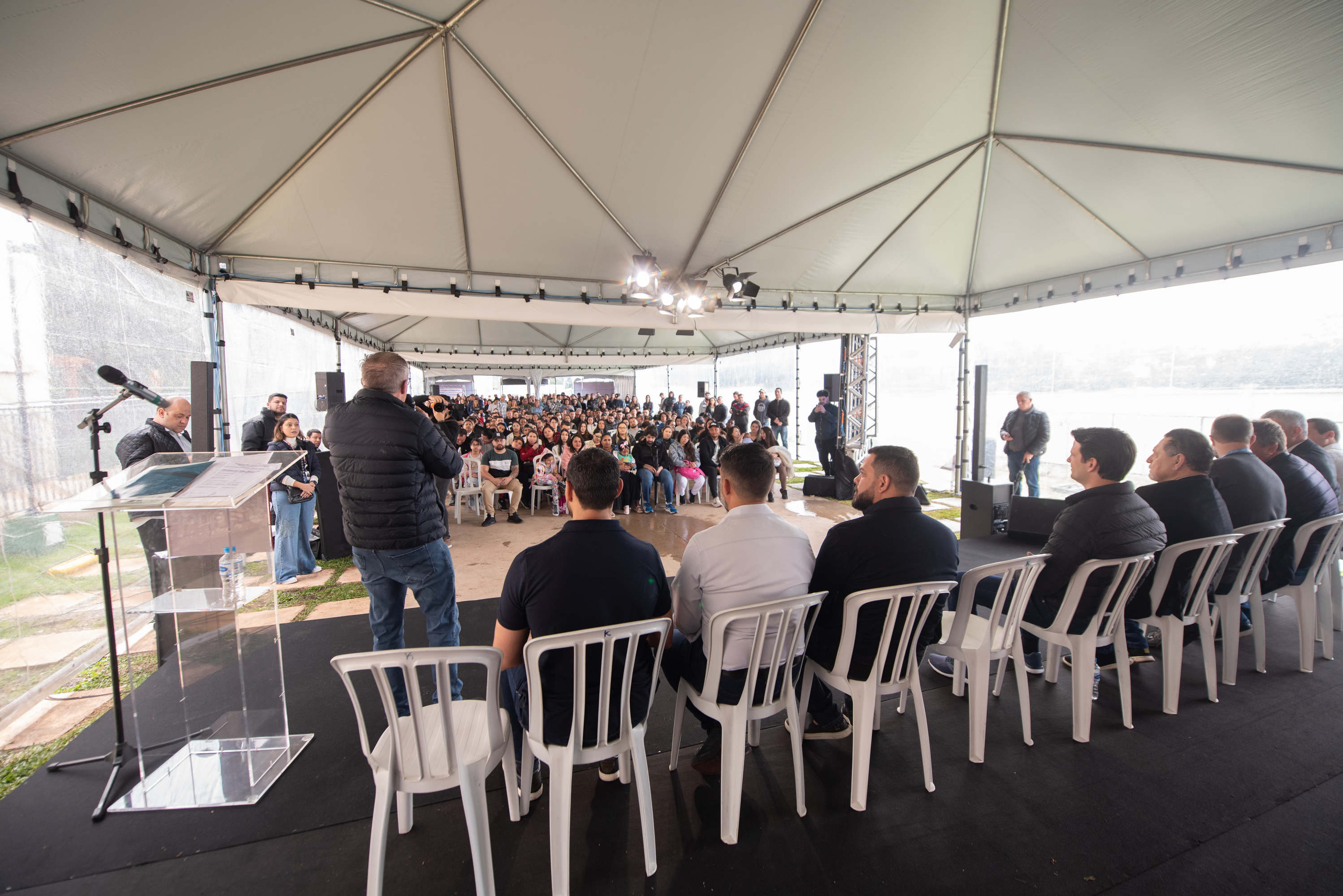 Com subsídios do Estado para entrada, 448 famílias recebem a casa própria em Curitiba