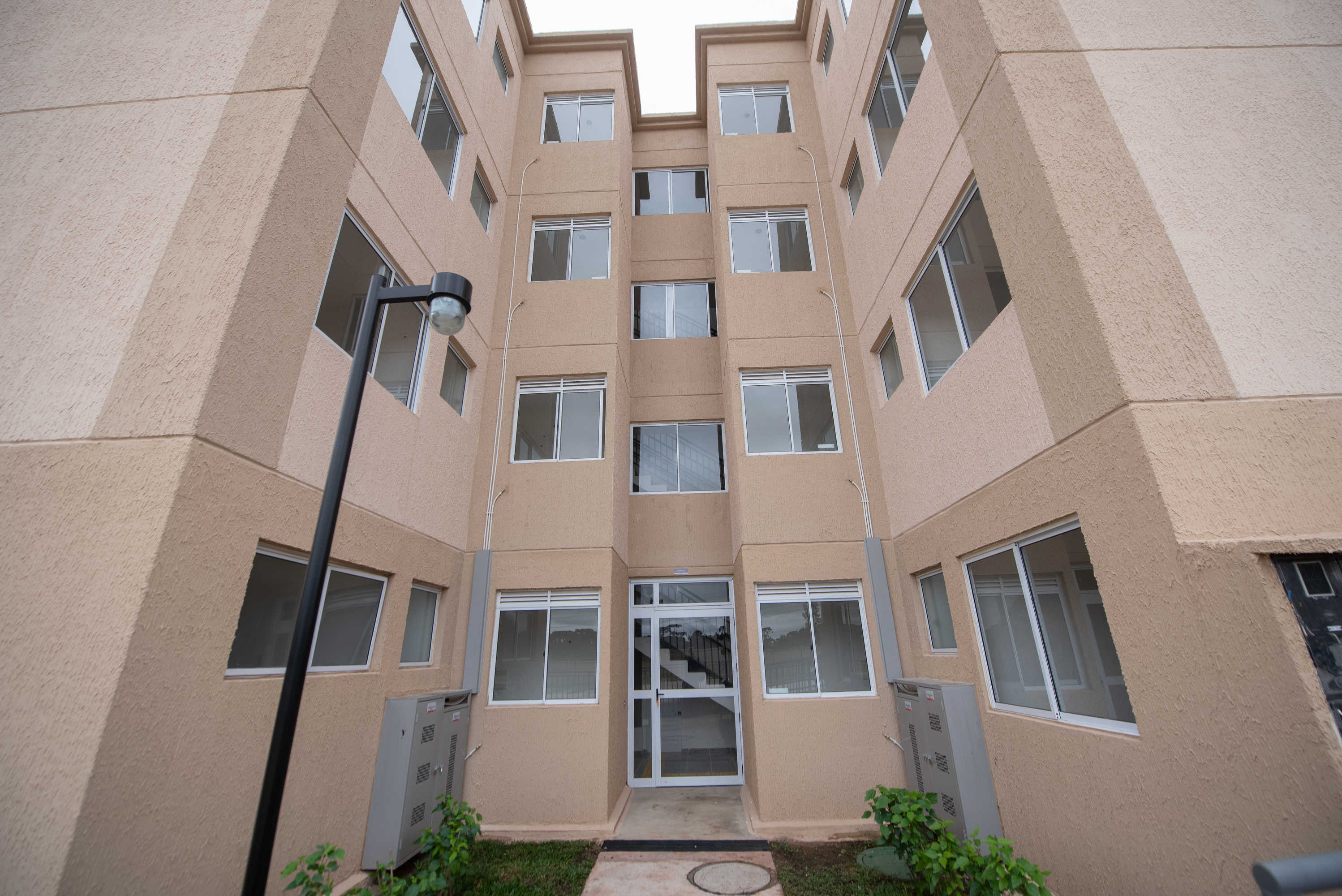 Com subsídios do Estado para entrada, 448 famílias recebem a casa própria em Curitiba