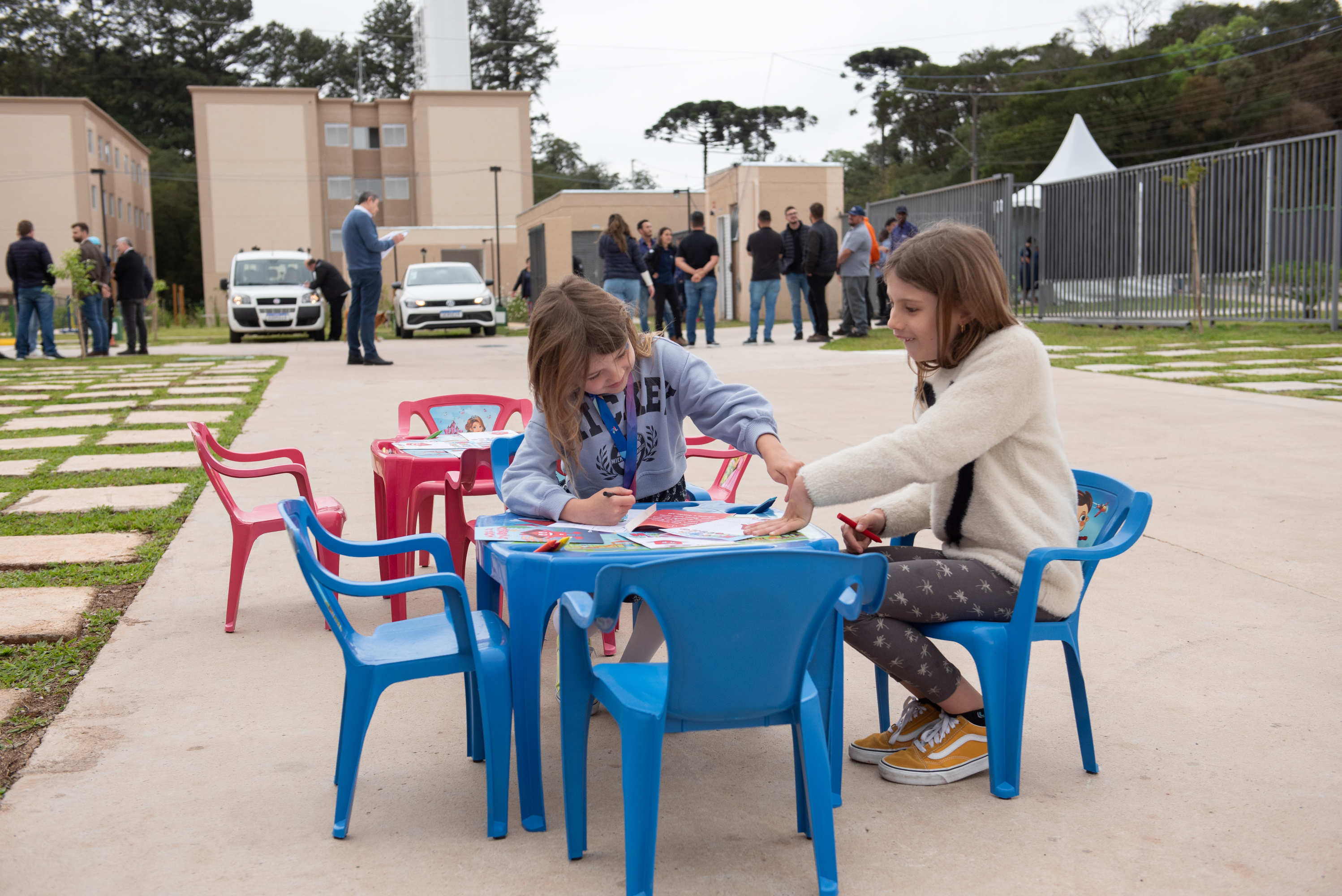 Com subsídios do Estado para entrada, 448 famílias recebem a casa própria em Curitiba