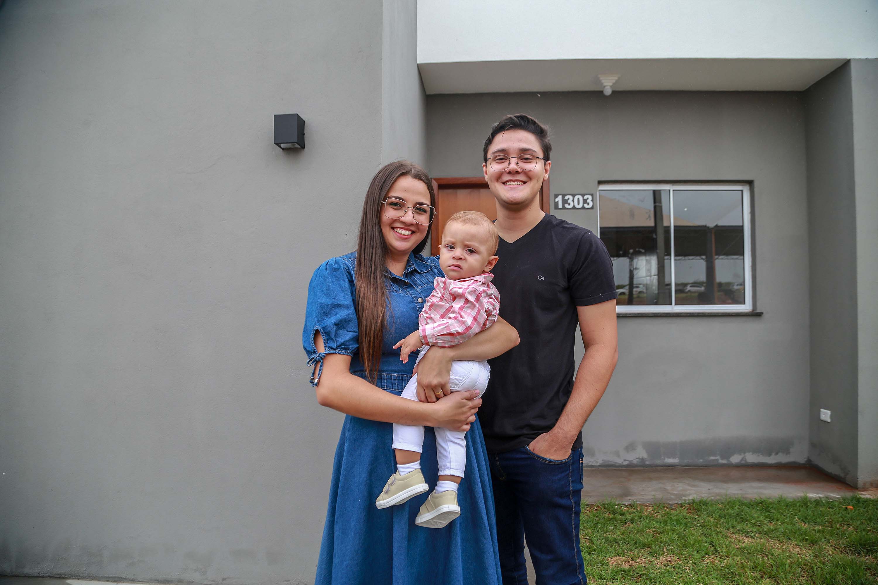 A conquista da casa própria é uma comemoração para o casal Lucas e Gabriela Boer, ambos com 23 anos, que vão viver no novo lar com o filho Miguel, de 8 meses 