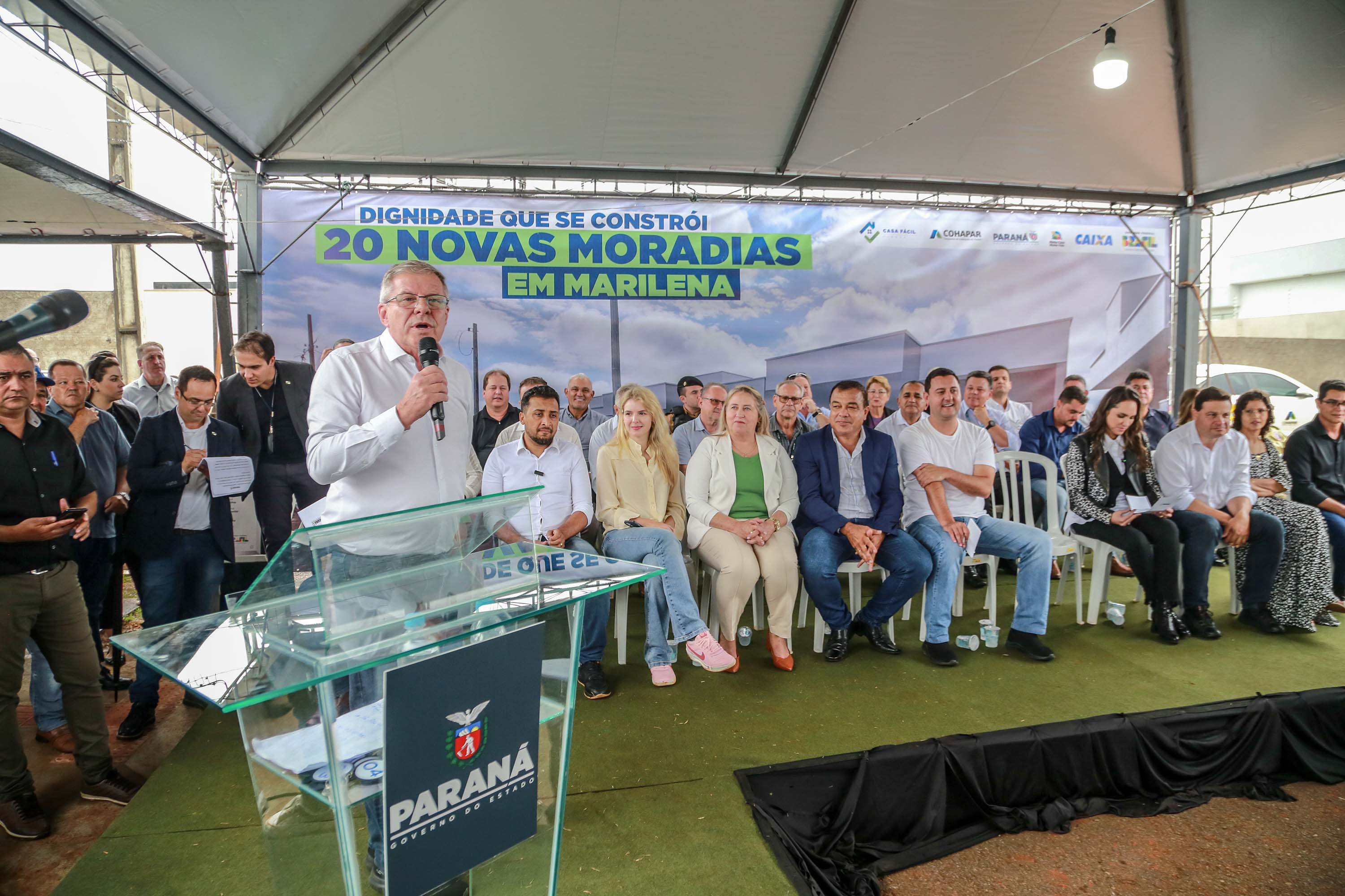 Com subsídio do Estado, 20 famílias de Marilena recebem as chaves da casa própria