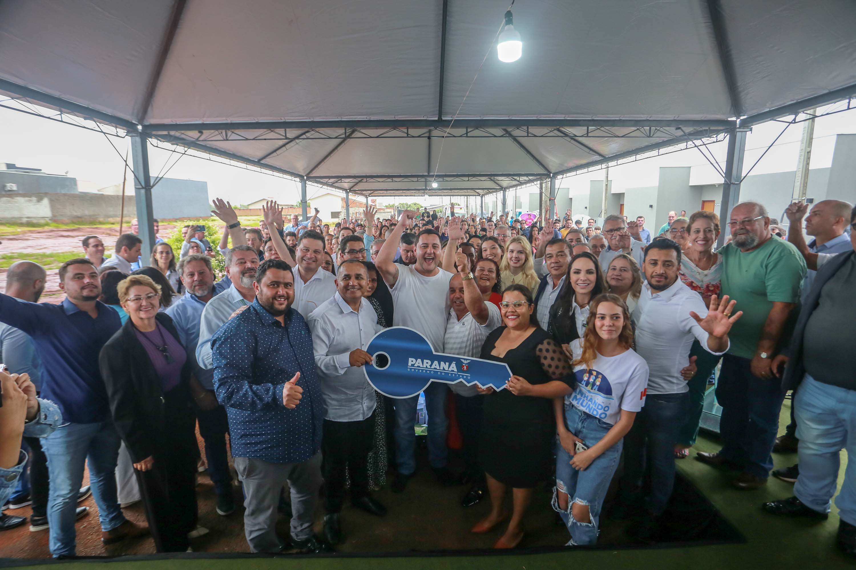 Com subsídio do Estado, 20 famílias de Marilena recebem as chaves da casa própria
