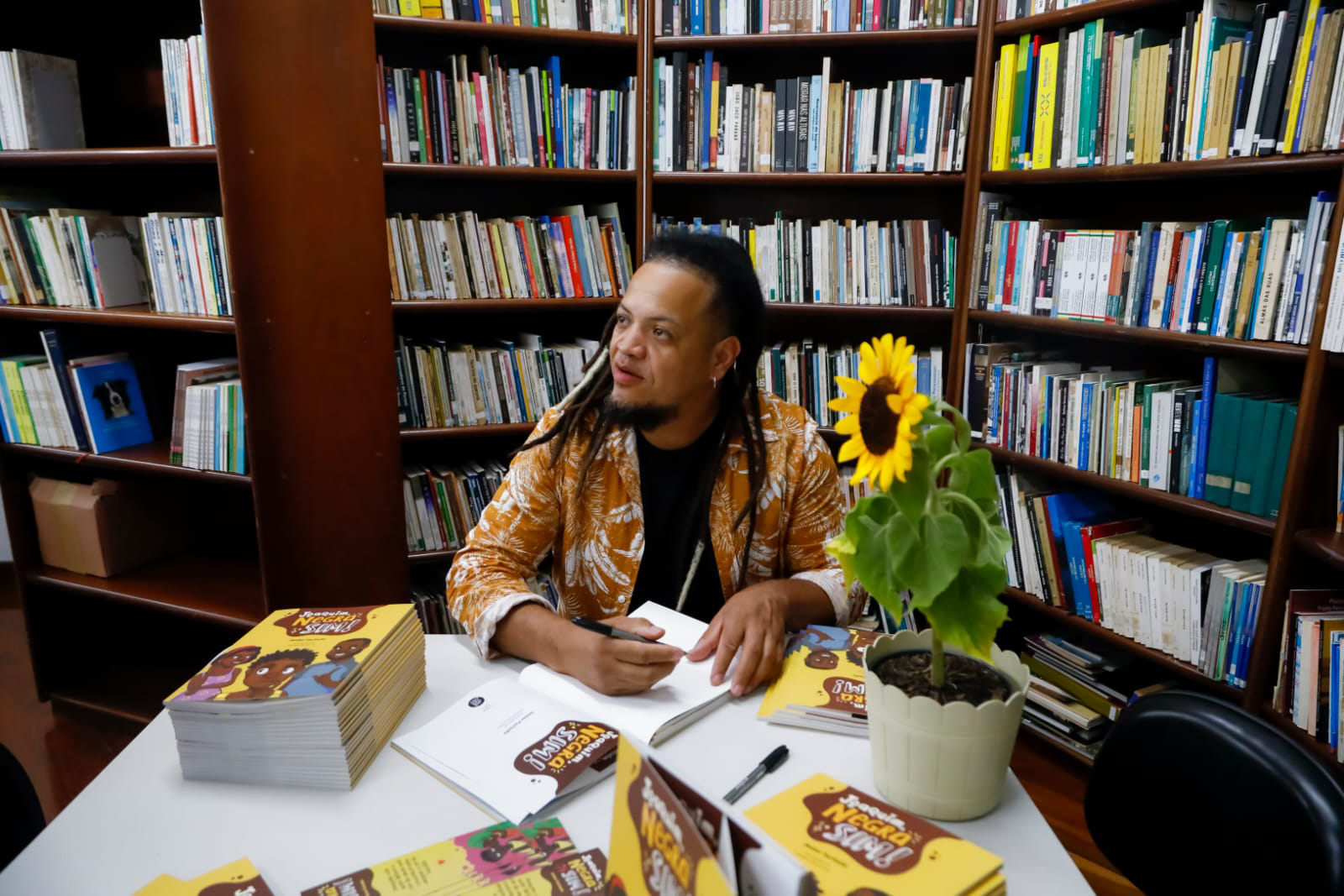 BIBLIOTECA PÚBLICA DO PARANÁ (BPP) - Lançamento de livro – No dia 29, quinta-feira, o Hall Térreo da BPP recebe o lançamento do livro “Joaquim, Negra Sim!”, escrito por Jester Furtado, às 17h.