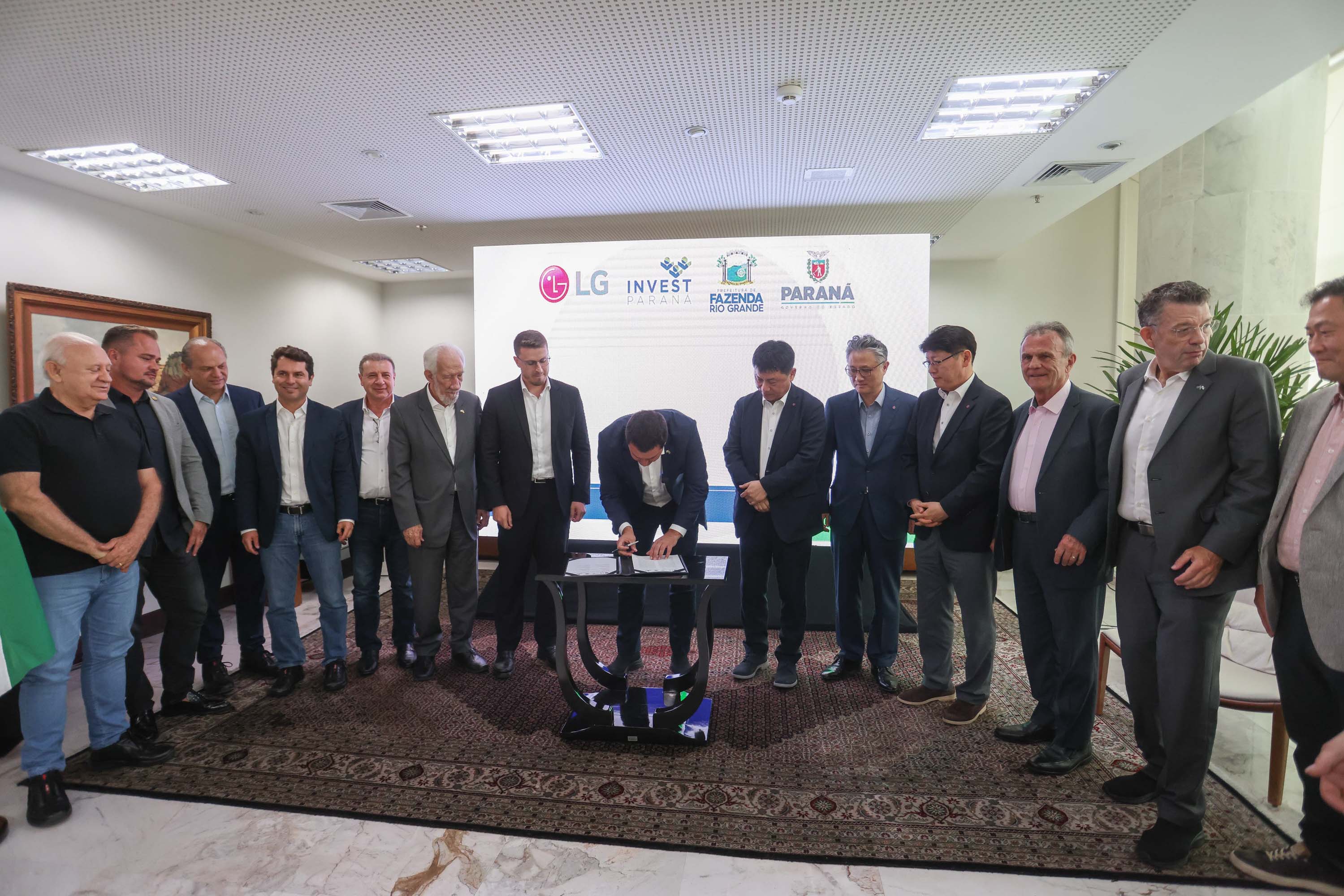 Paraná firma acordo com a LG para receber nova fábrica no Brasil
