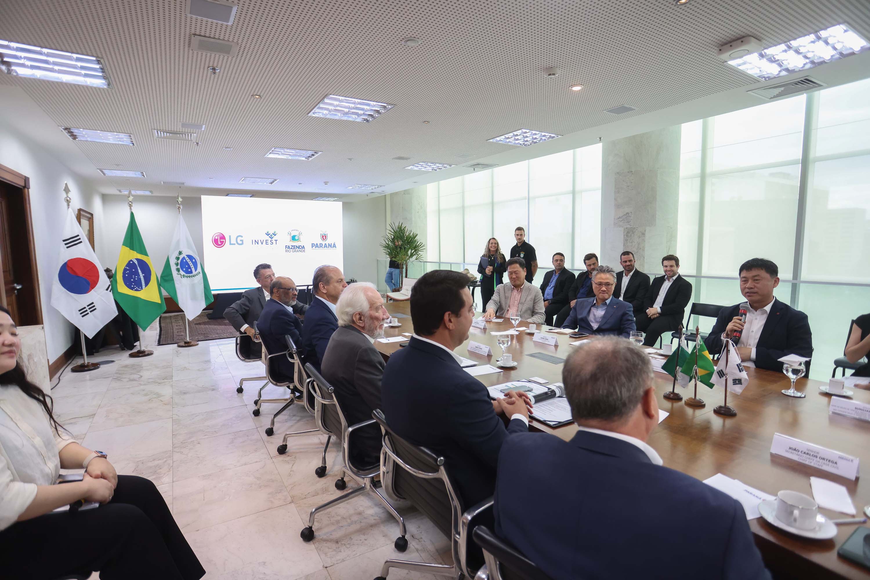Paraná firma acordo com a LG para receber nova fábrica no Brasil