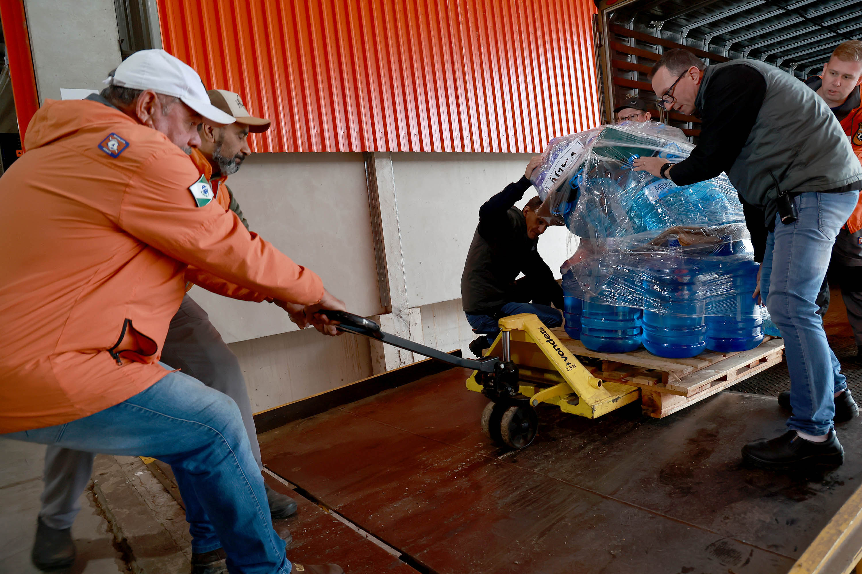 Campanha do Estado chega a 13,2 mil toneladas de doações enviadas ao Rio Grande do Sul