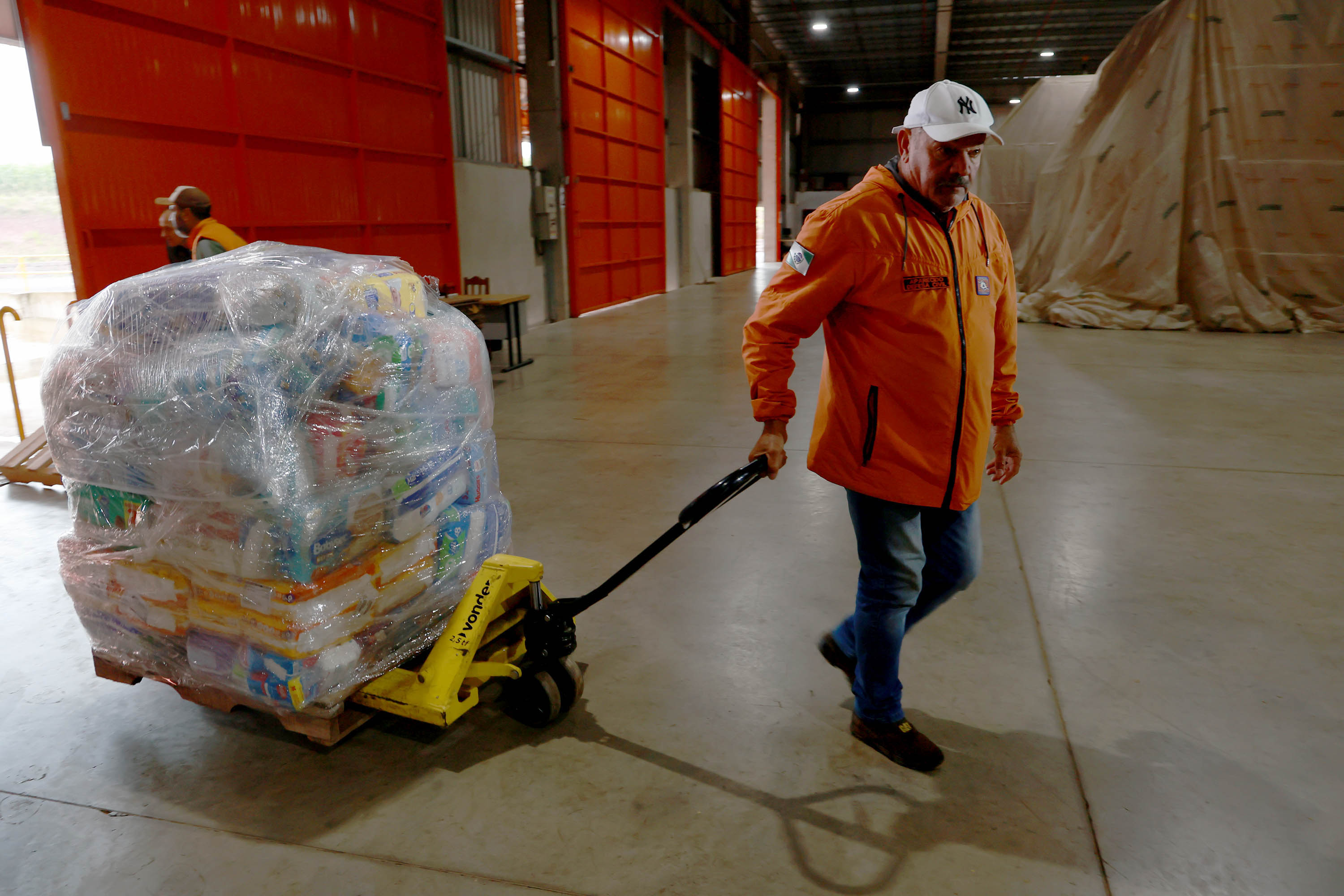 Campanha do Estado chega a 13,2 mil toneladas de doações enviadas ao Rio Grande do Sul