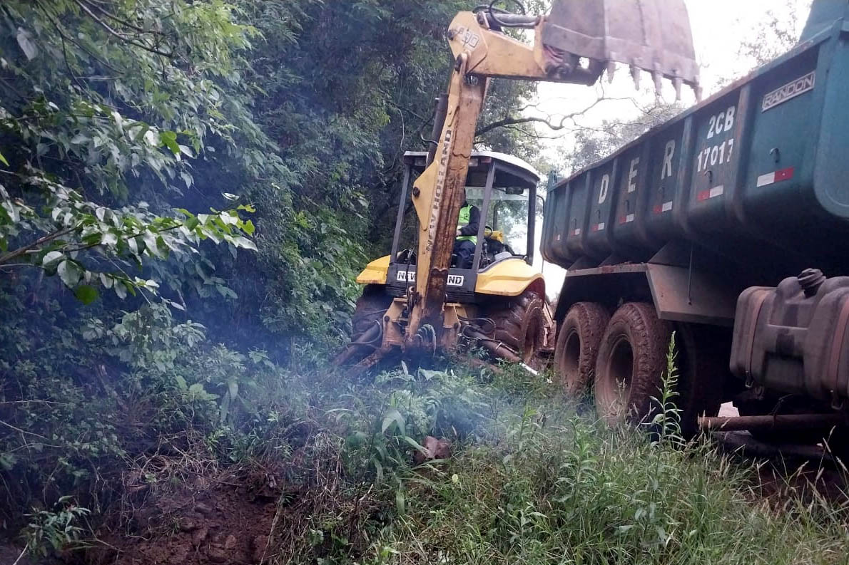 Equipes do DER/PR ajudam a recuperar rodovias de duas cidades no Rio Grande do Sul