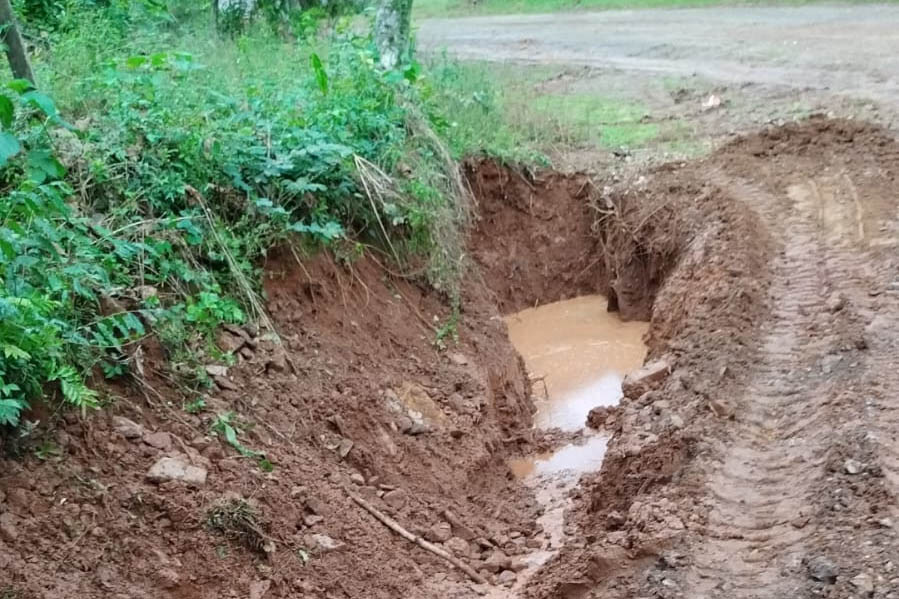 Equipes do DER/PR ajudam a recuperar rodovias de duas cidades no Rio Grande do Sul