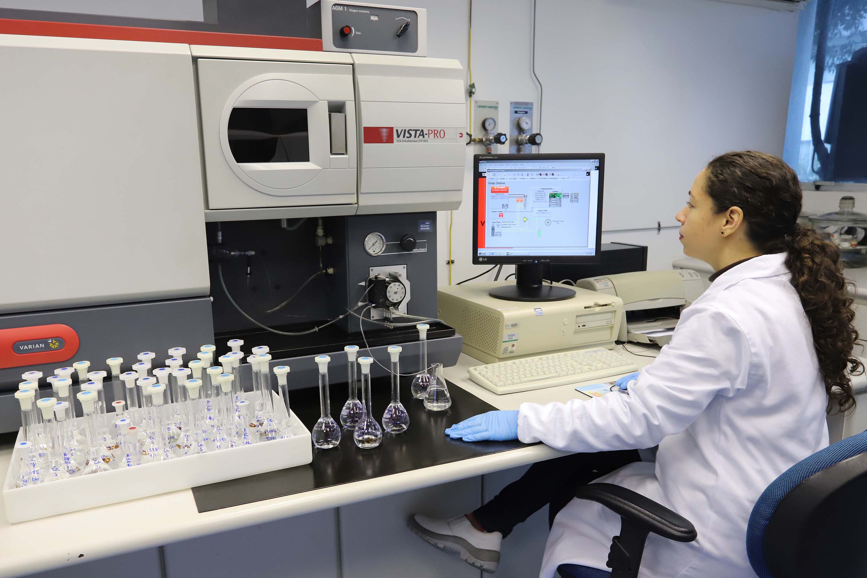 Ensaio de soroneutralização realizado no câmpus Juvevê do Tecpar