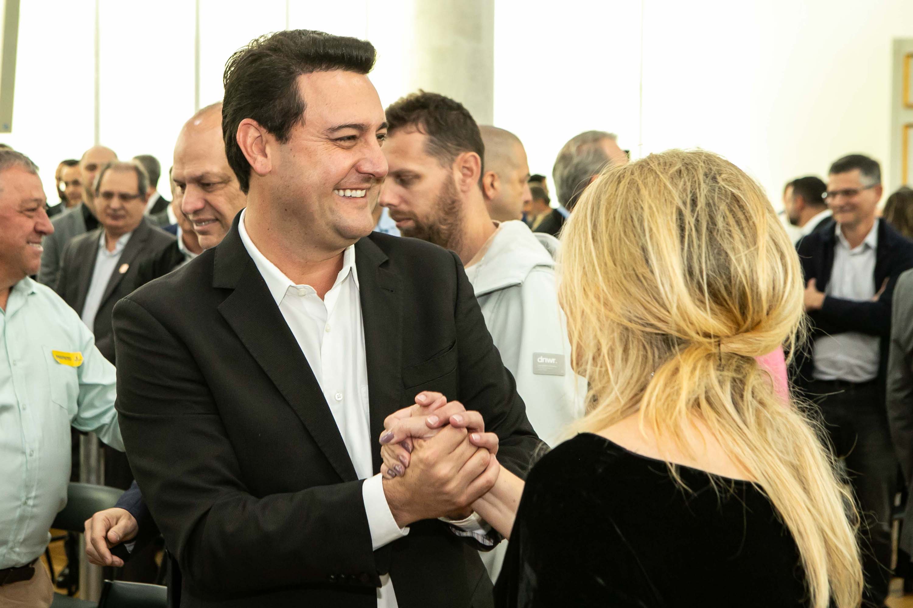 Curitiba, 24 de junho de 2024 - Governador Carlos Massa Ratinho Junior anunciou investimentos de R$ 505 milhões em energia e infraestrutura de gás canalizado para acelarar o crescimento do Paraná.