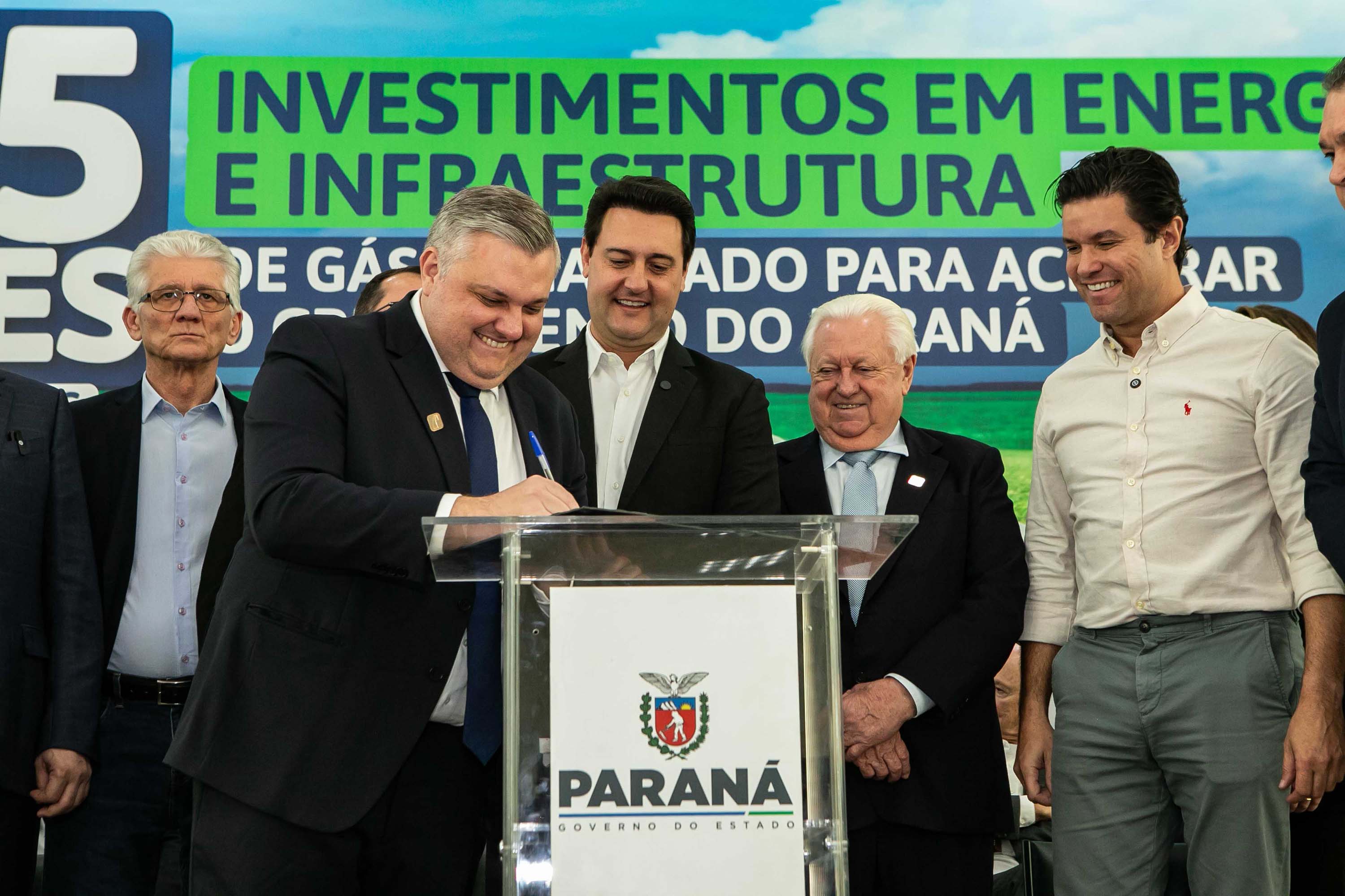 Curitiba, 24 de junho de 2024 - Governador Carlos Massa Ratinho Junior anunciou investimentos de R$ 505 milhões em energia e infraestrutura de gás canalizado para acelarar o crescimento do Paraná.