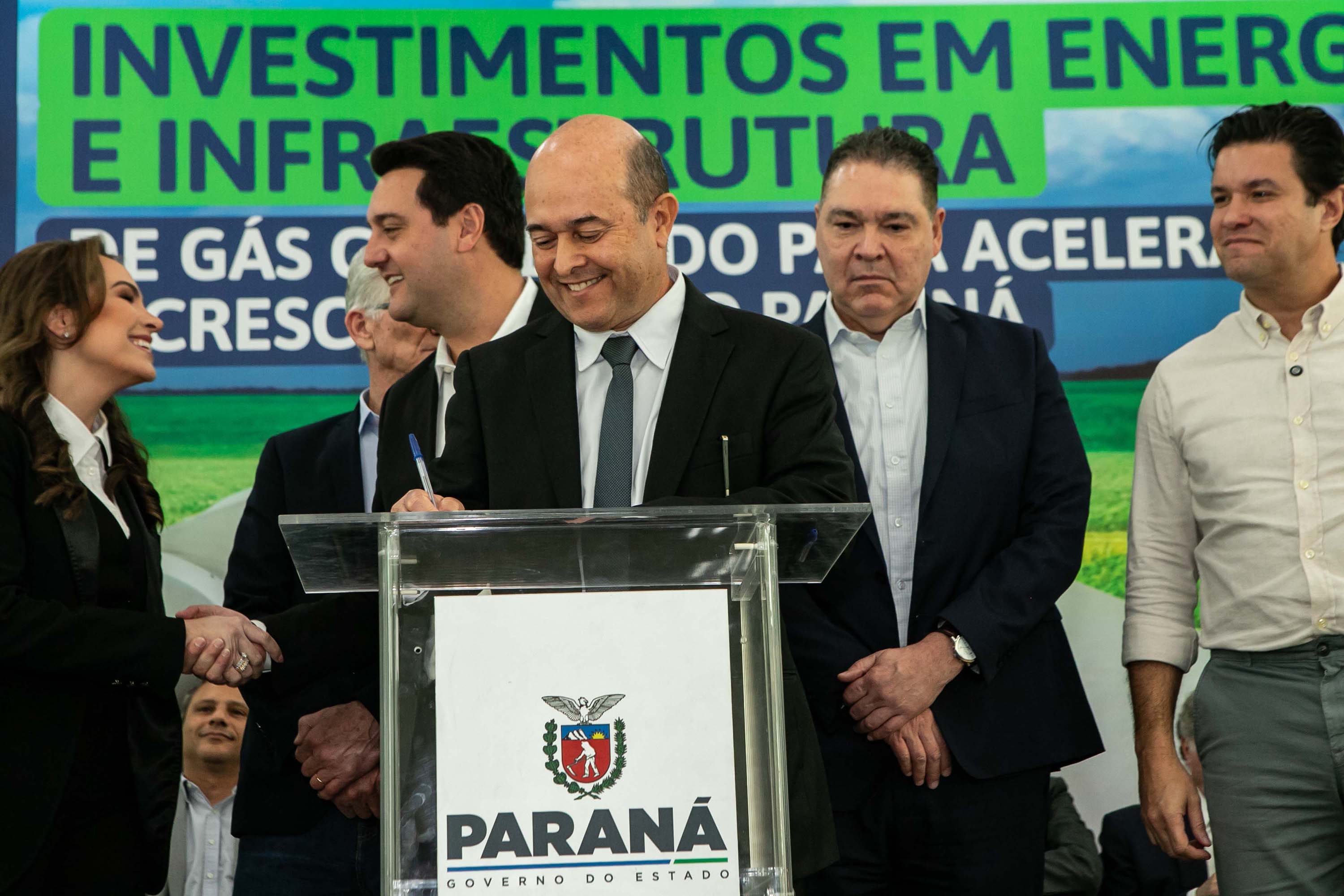 Curitiba, 24 de junho de 2024 - Governador Carlos Massa Ratinho Junior anunciou investimentos de R$ 505 milhões em energia e infraestrutura de gás canalizado para acelarar o crescimento do Paraná.