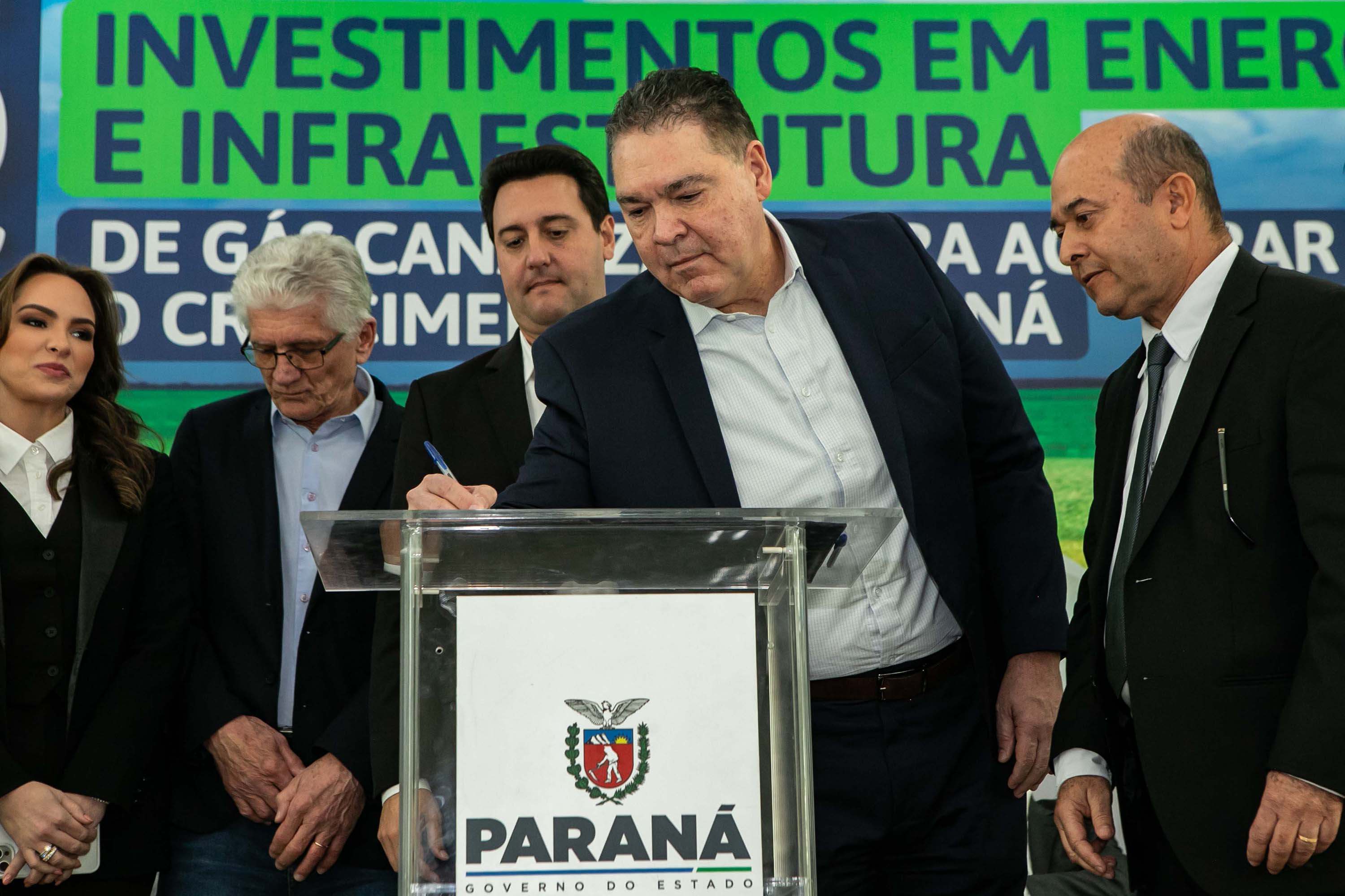Curitiba, 24 de junho de 2024 - Governador Carlos Massa Ratinho Junior anunciou investimentos de R$ 505 milhões em energia e infraestrutura de gás canalizado para acelarar o crescimento do Paraná.