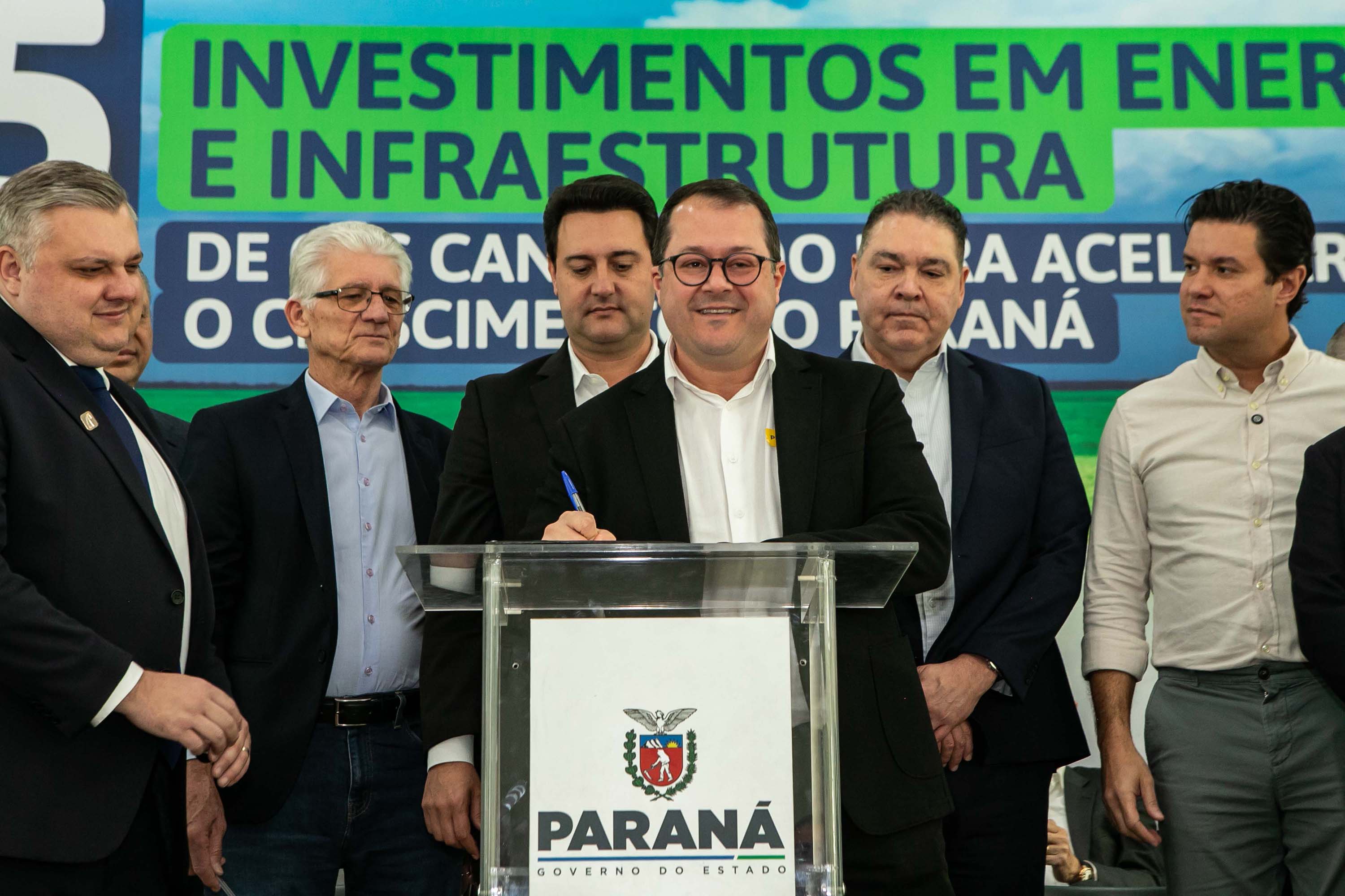 Curitiba, 24 de junho de 2024 - Governador Carlos Massa Ratinho Junior anunciou investimentos de R$ 505 milhões em energia e infraestrutura de gás canalizado para acelarar o crescimento do Paraná.