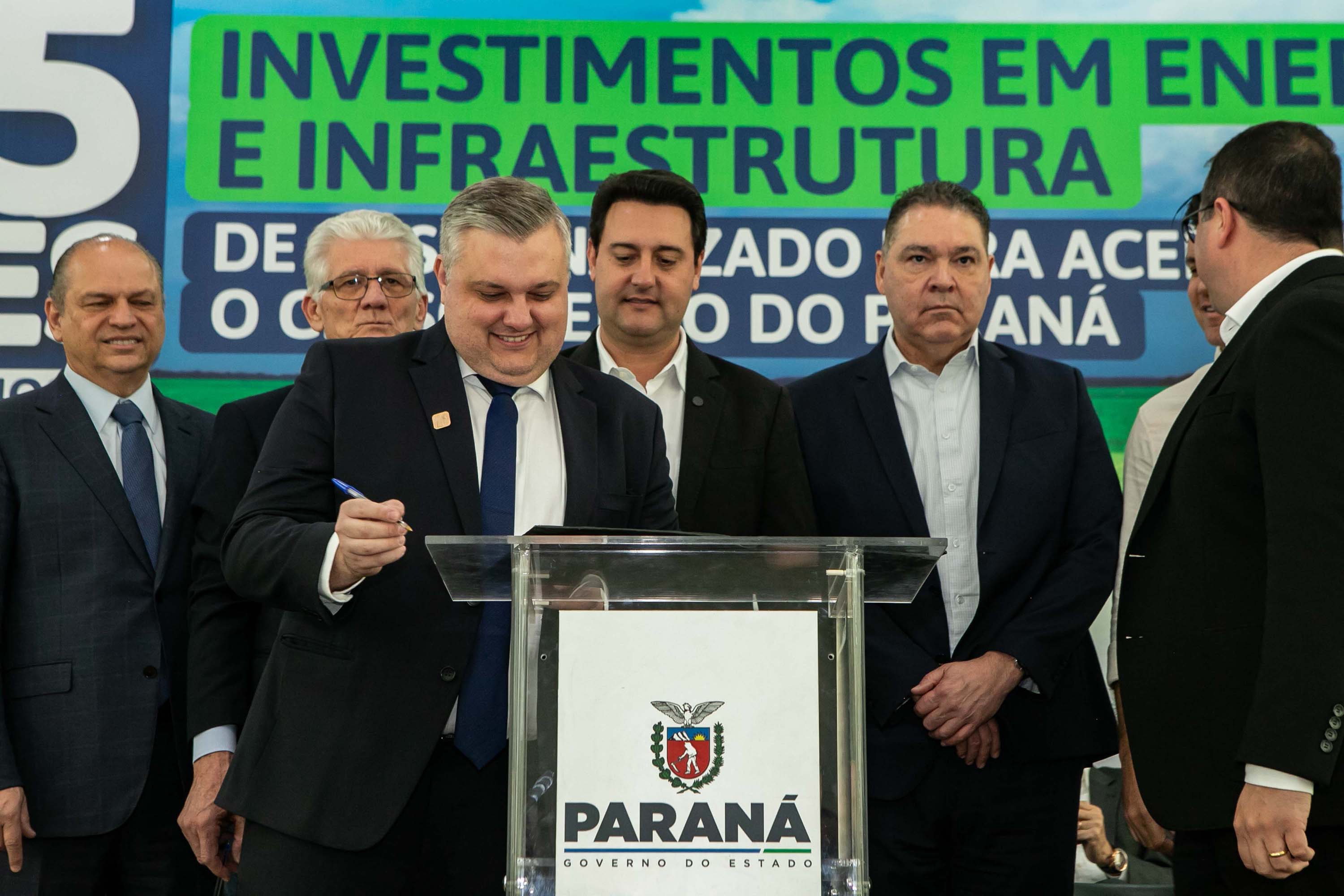 Curitiba, 24 de junho de 2024 - Governador Carlos Massa Ratinho Junior anunciou investimentos de R$ 505 milhões em energia e infraestrutura de gás canalizado para acelarar o crescimento do Paraná.