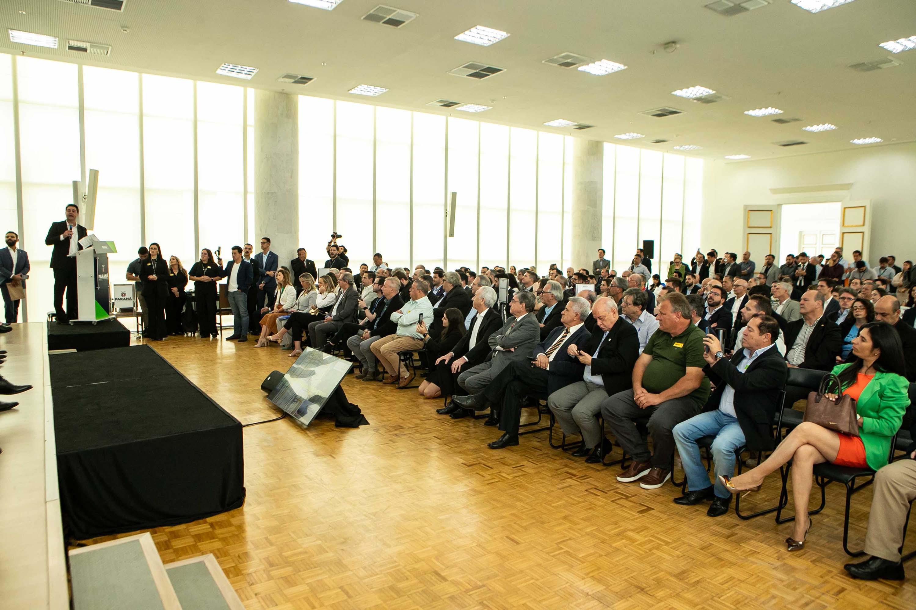 Curitiba, 24 de junho de 2024 - Governador Carlos Massa Ratinho Junior anunciou investimentos de R$ 505 milhões em energia e infraestrutura de gás canalizado para acelarar o crescimento do Paraná.