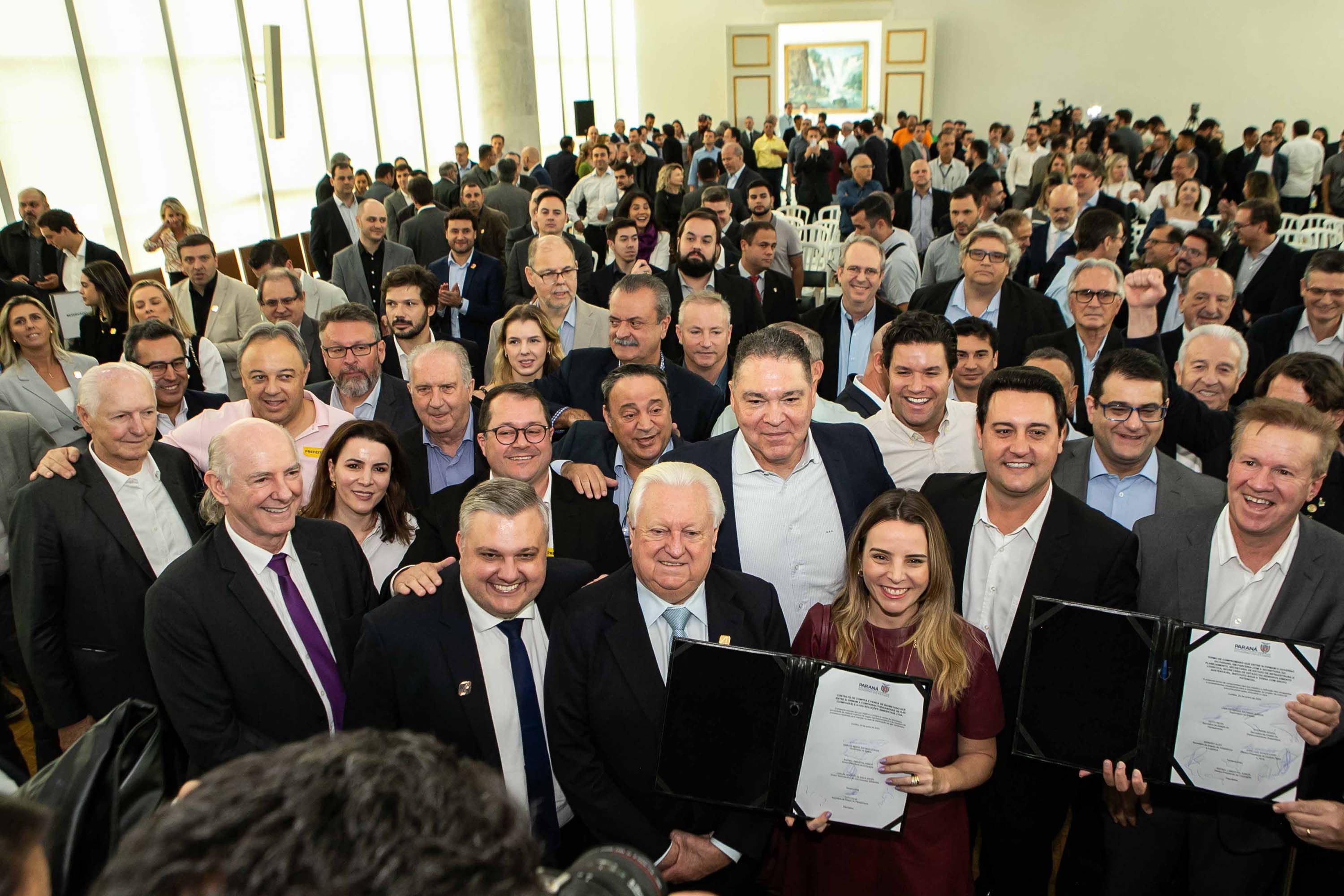 Curitiba, 24 de junho de 2024 - Governador Carlos Massa Ratinho Junior anunciou investimentos de R$ 505 milhões em energia e infraestrutura de gás canalizado para acelarar o crescimento do Paraná.