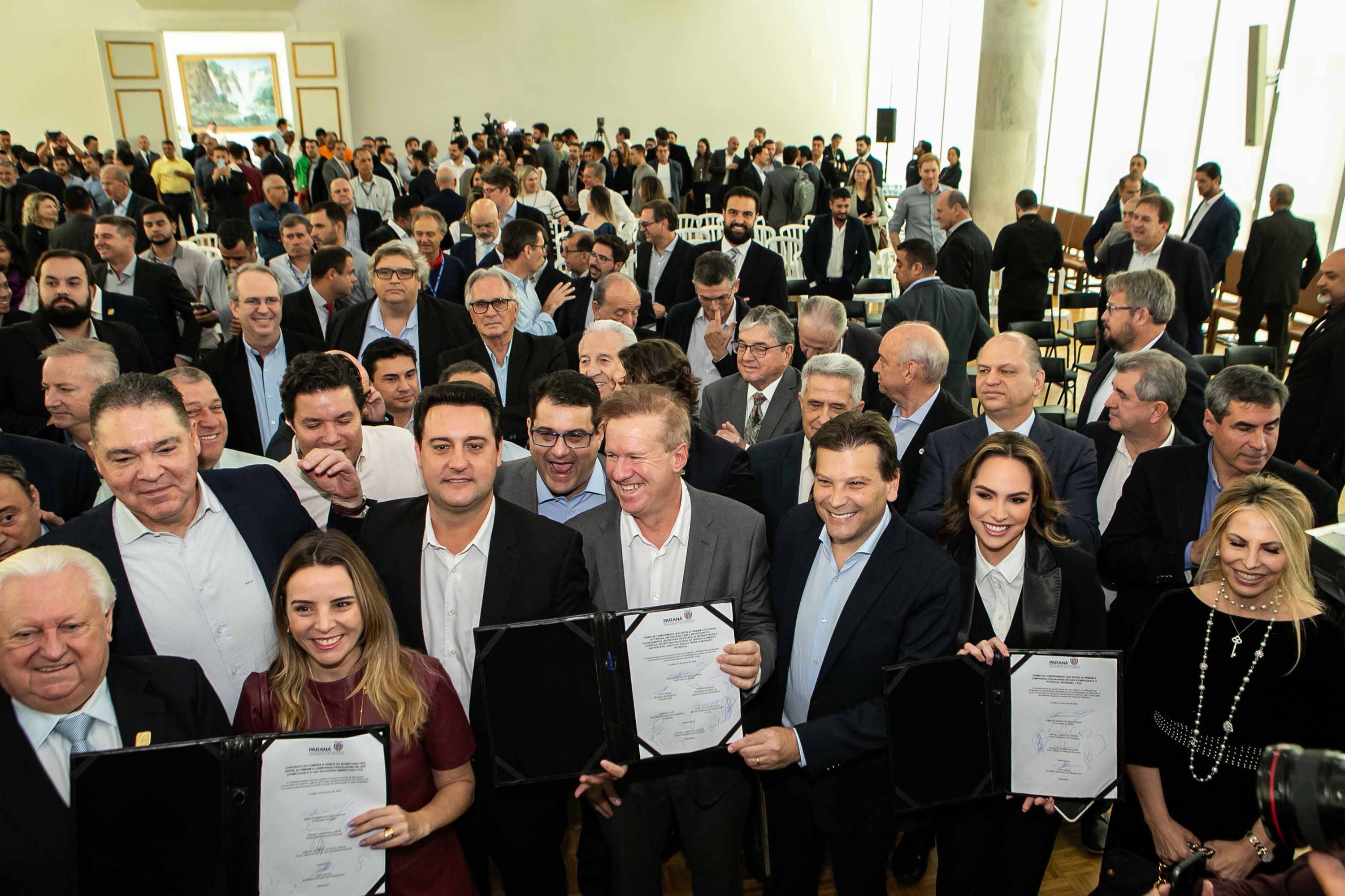 Curitiba, 24 de junho de 2024 - Governador Carlos Massa Ratinho Junior anunciou investimentos de R$ 505 milhões em energia e infraestrutura de gás canalizado para acelarar o crescimento do Paraná.