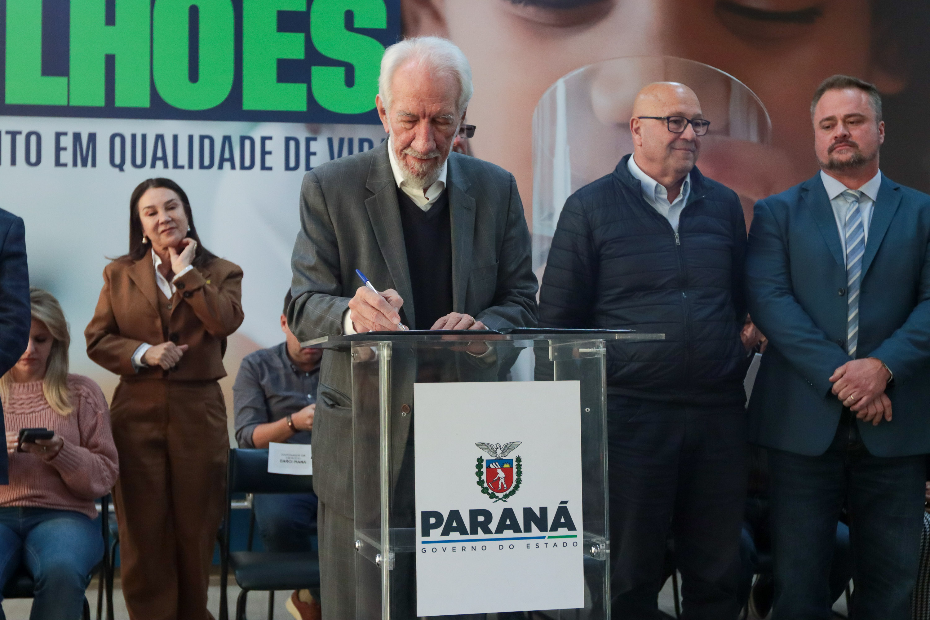 O governador em exercício Darci Piana e o presidente da Sanepar, Wilson Bley, anunciam nesta terça-feira (02) um pacote de investimento em saneamento rural e urbano e distribuição de água, além da conclusão de obras emblemáticas do setor.