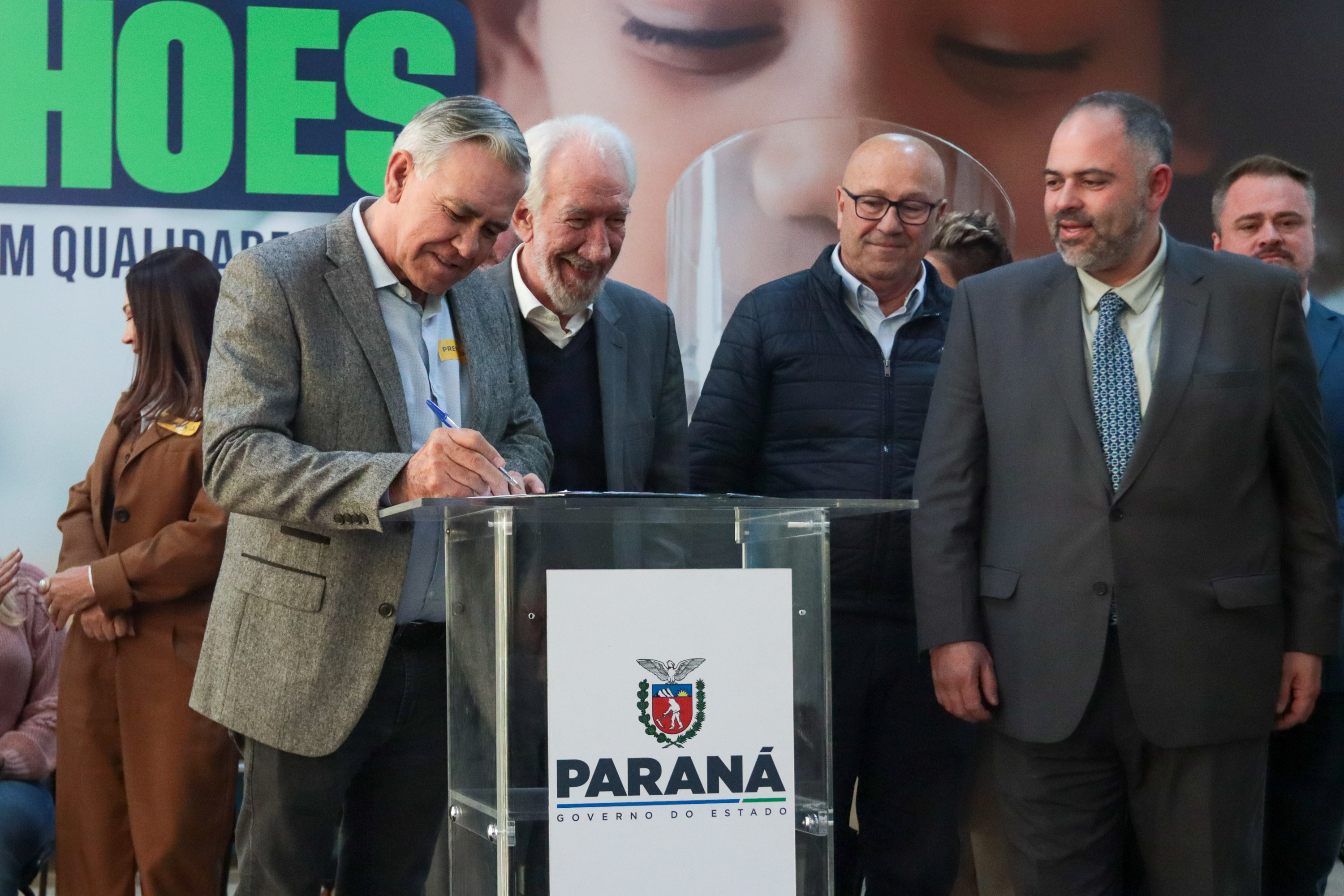 O governador em exercício Darci Piana e o presidente da Sanepar, Wilson Bley, anunciam nesta terça-feira (02) um pacote de investimento em saneamento rural e urbano e distribuição de água, além da conclusão de obras emblemáticas do setor.