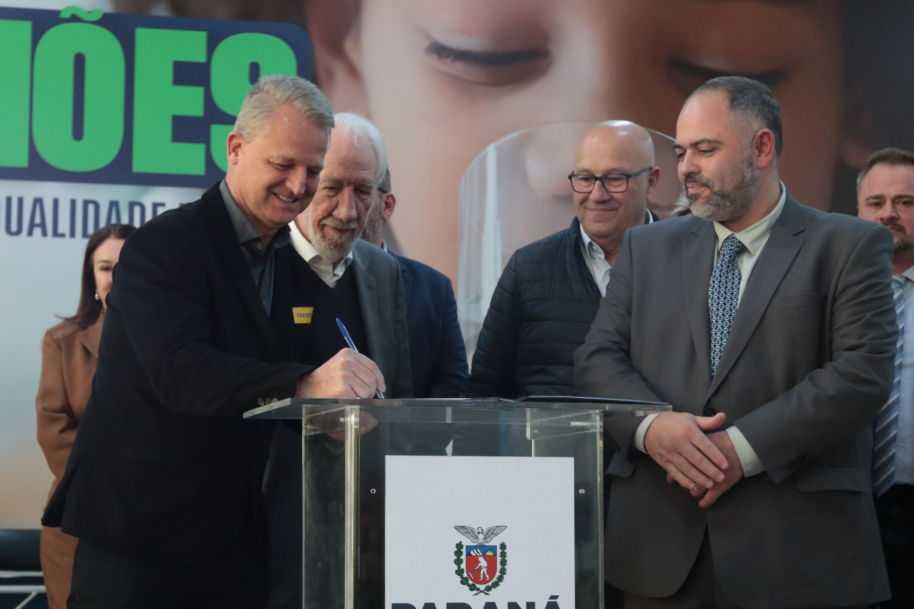 O governador em exercício Darci Piana e o presidente da Sanepar, Wilson Bley, anunciam nesta terça-feira (02) um pacote de investimento em saneamento rural e urbano e distribuição de água, além da conclusão de obras emblemáticas do setor.